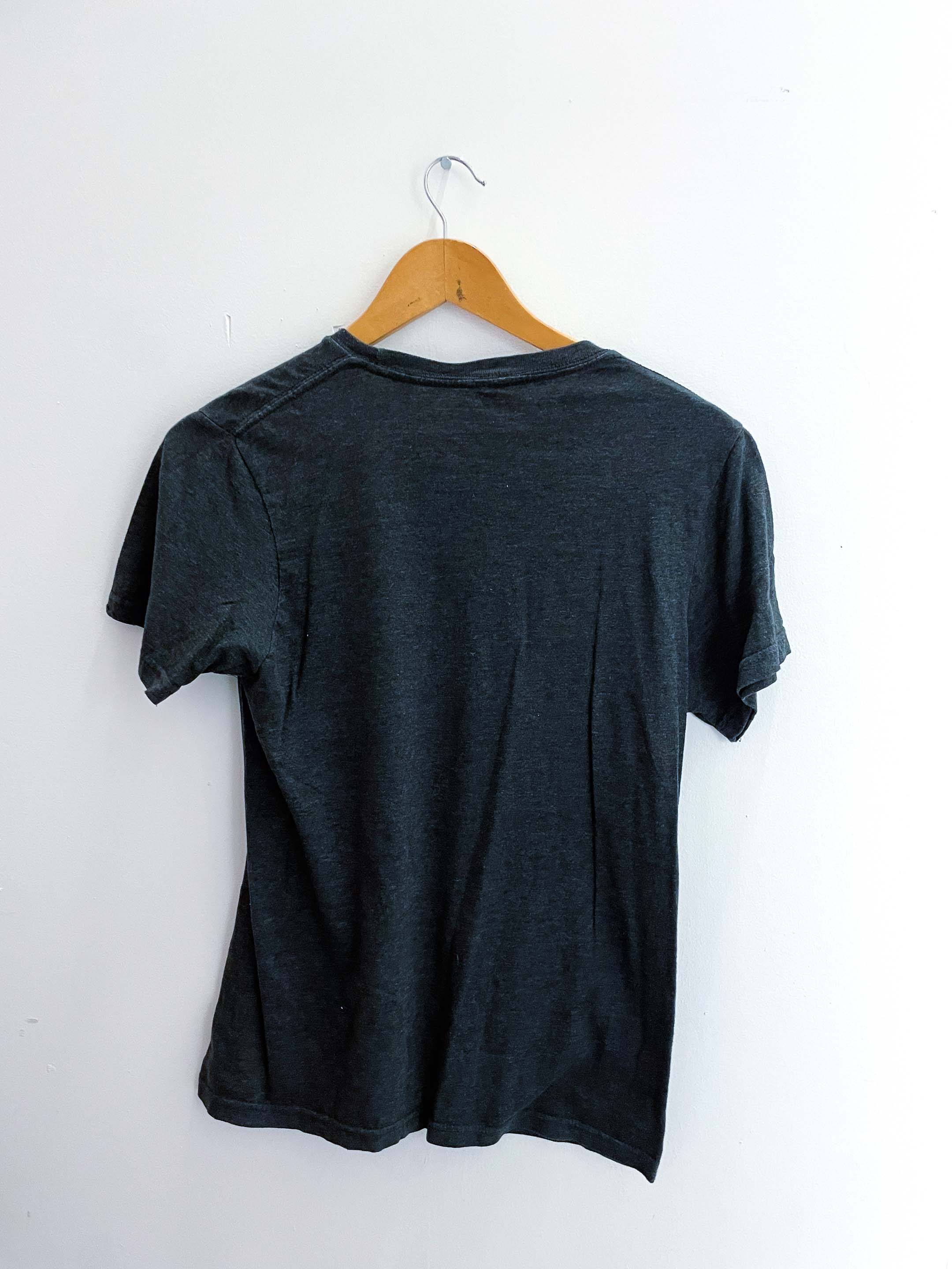 Vintage Harrypotters school of witch craft & zarory small grey tshirt