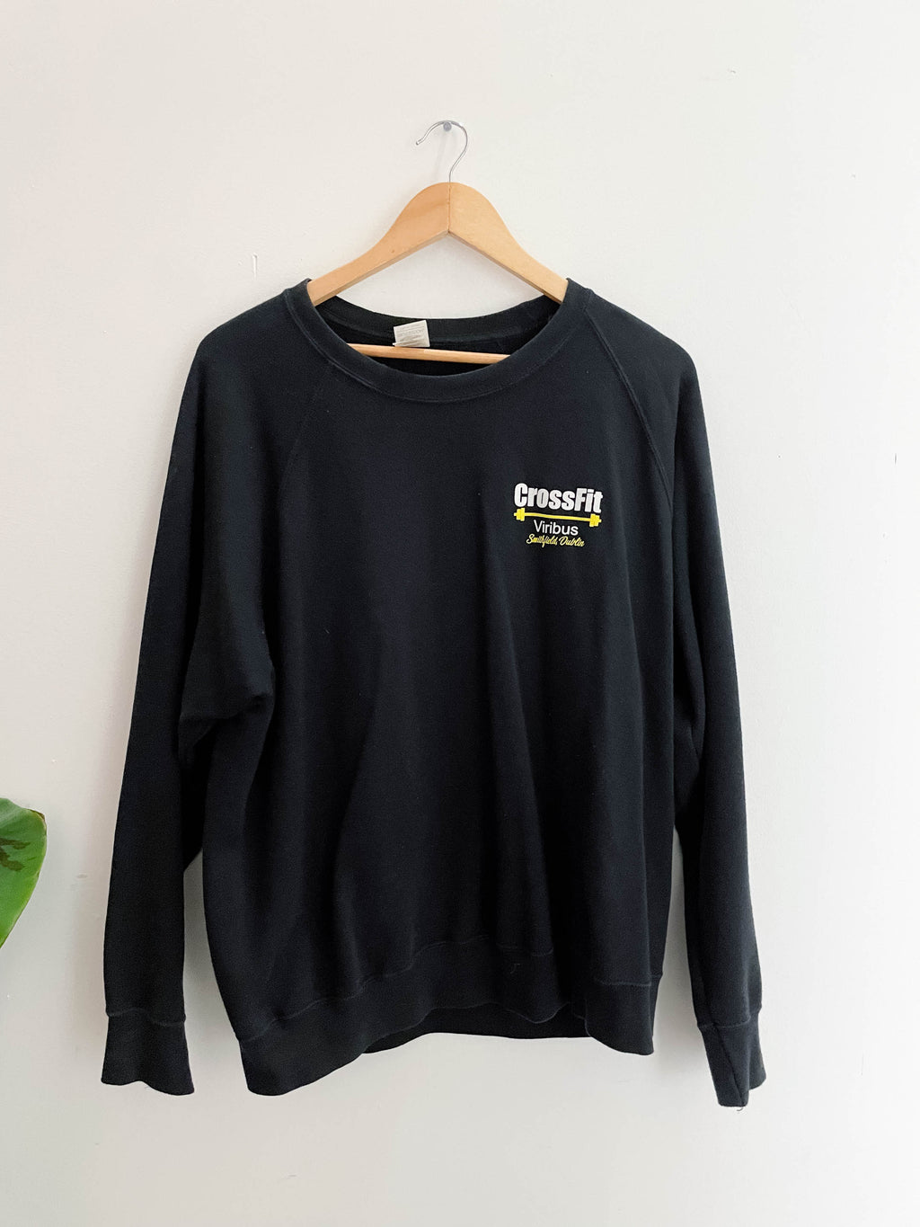 Vintage crossfit viribus black large jumper