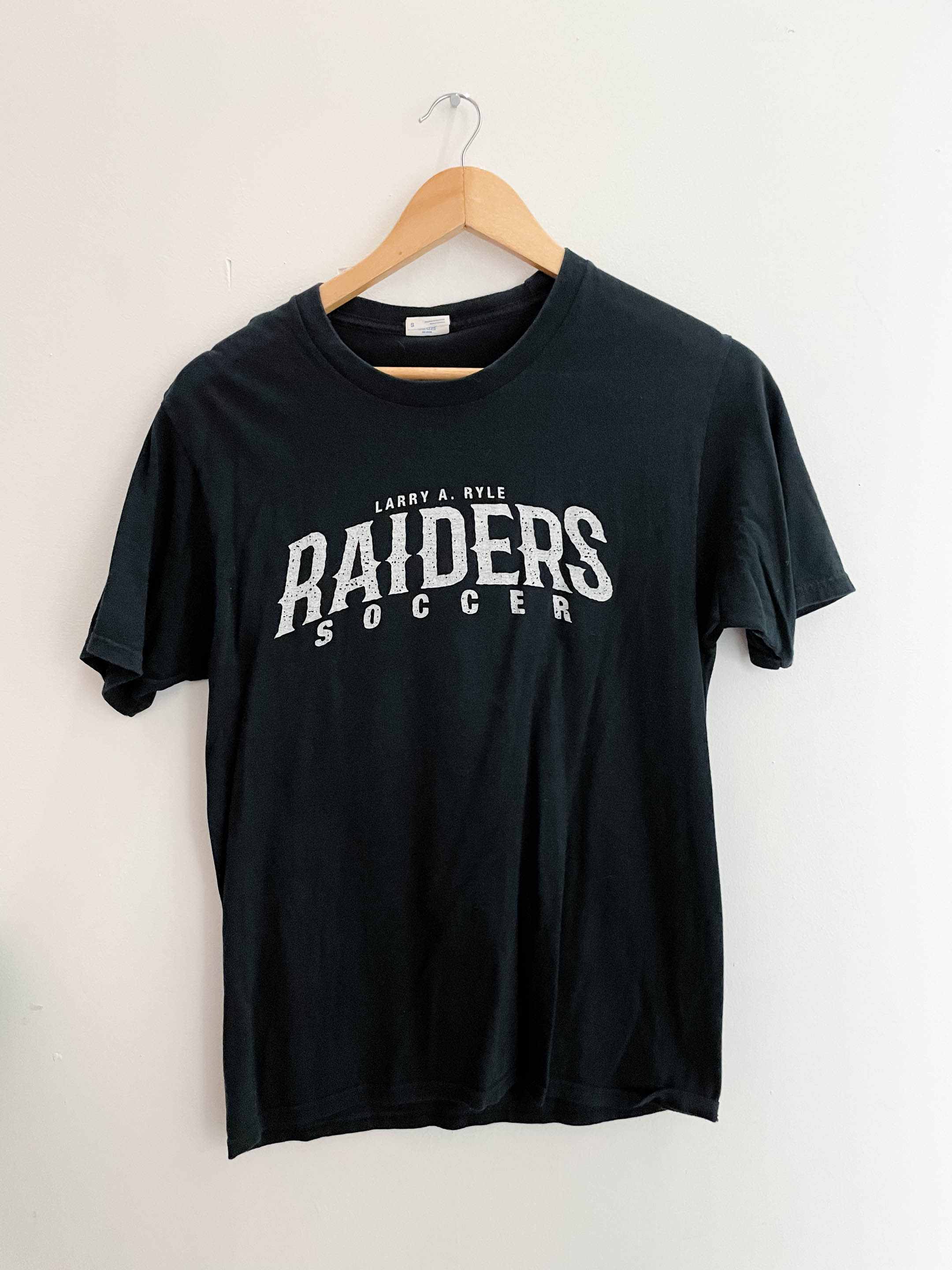 Vintage larry. A.Ryle raiders soccer black medium tshirt
