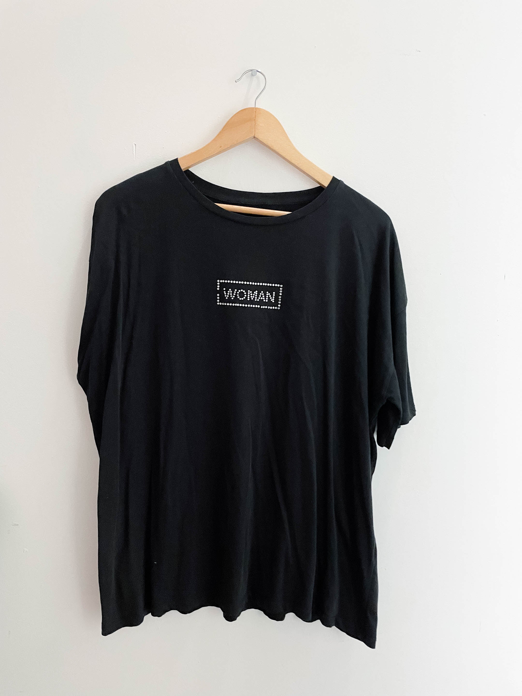 Vintage woman design crested at the chest black tshirt XXL