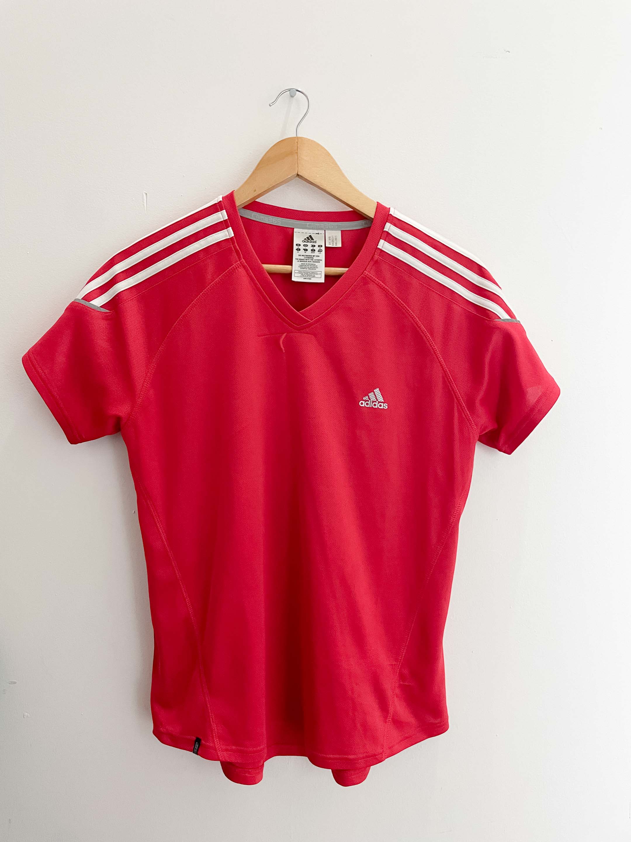 Vintage red adidias 3 stripe large tshirt