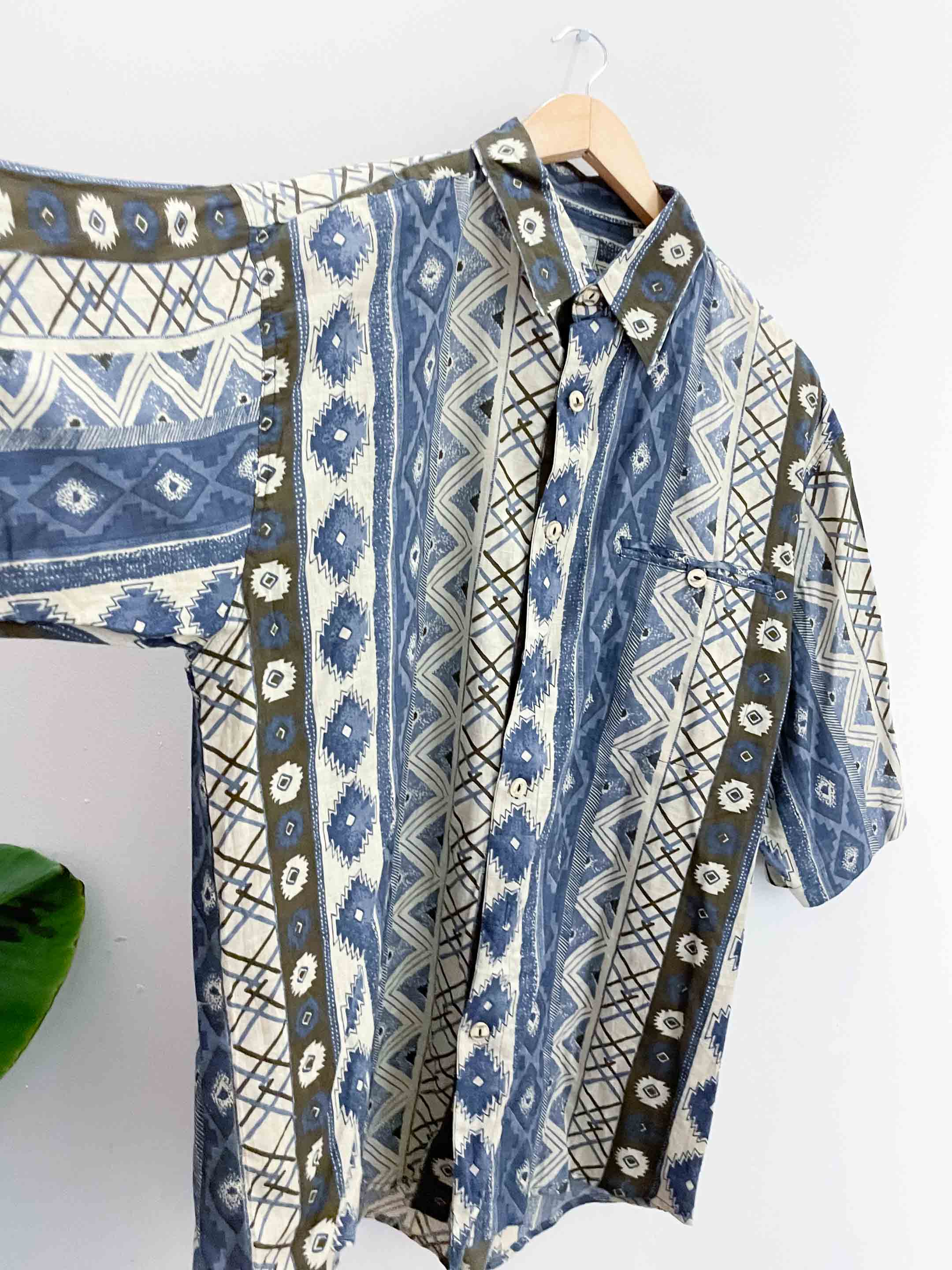 Vintage blue abstract pattern festive shirt size XL
