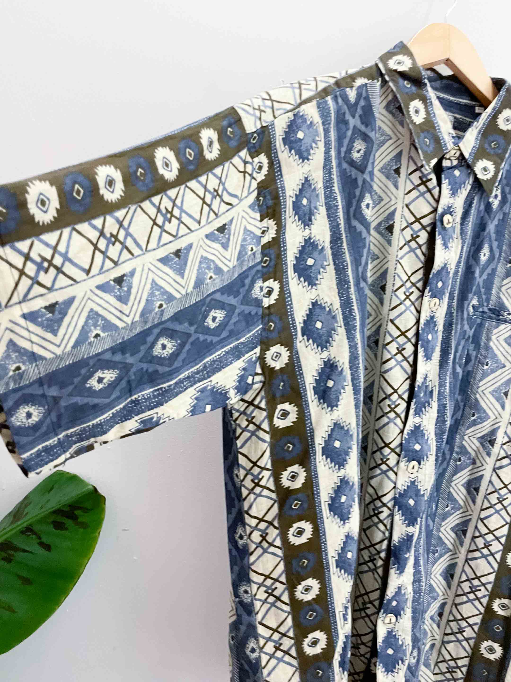 Vintage blue abstract pattern festive shirt size XL