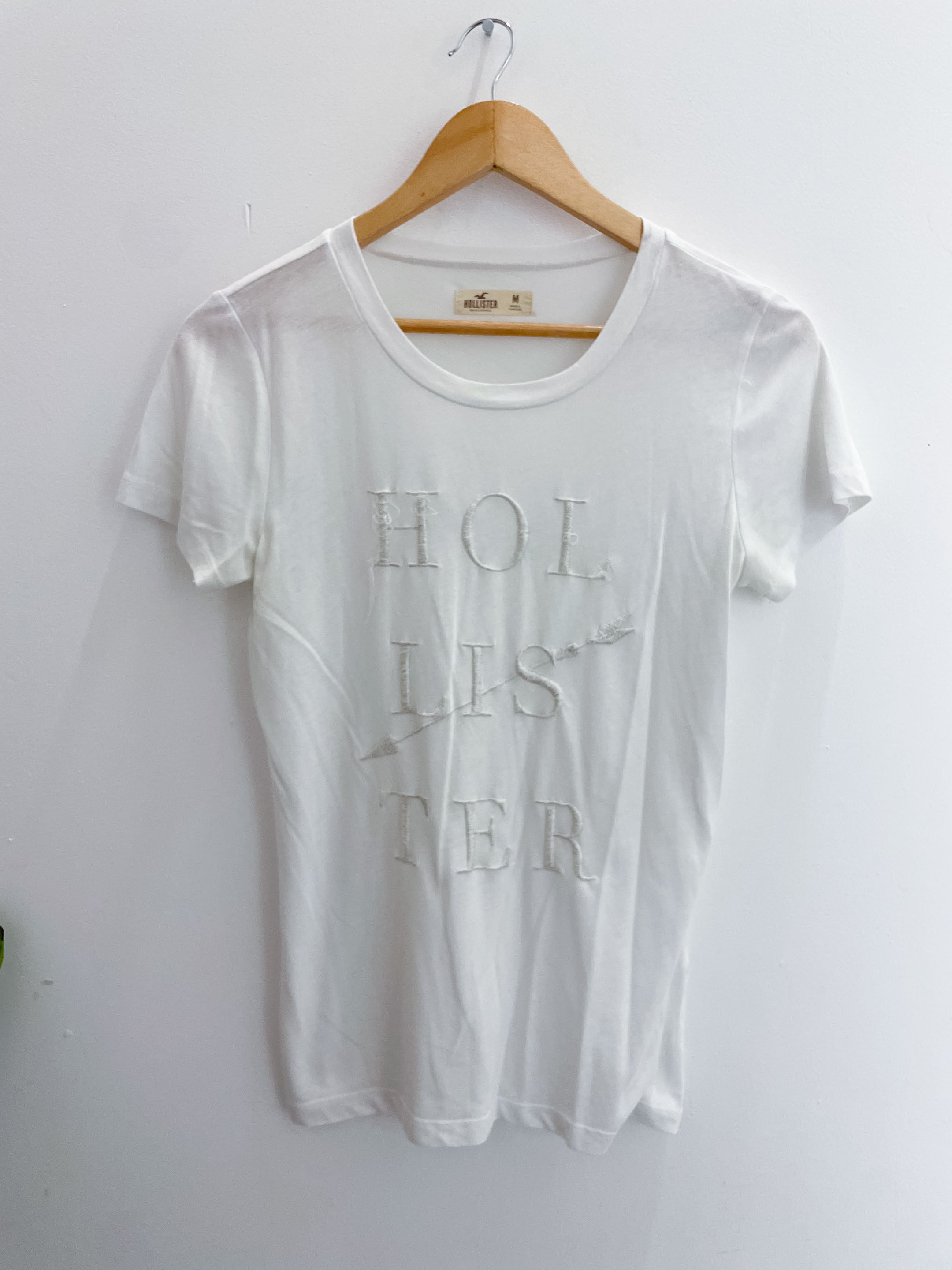 Vintage white hollister medium tshirt – weighnpayclothingstore
