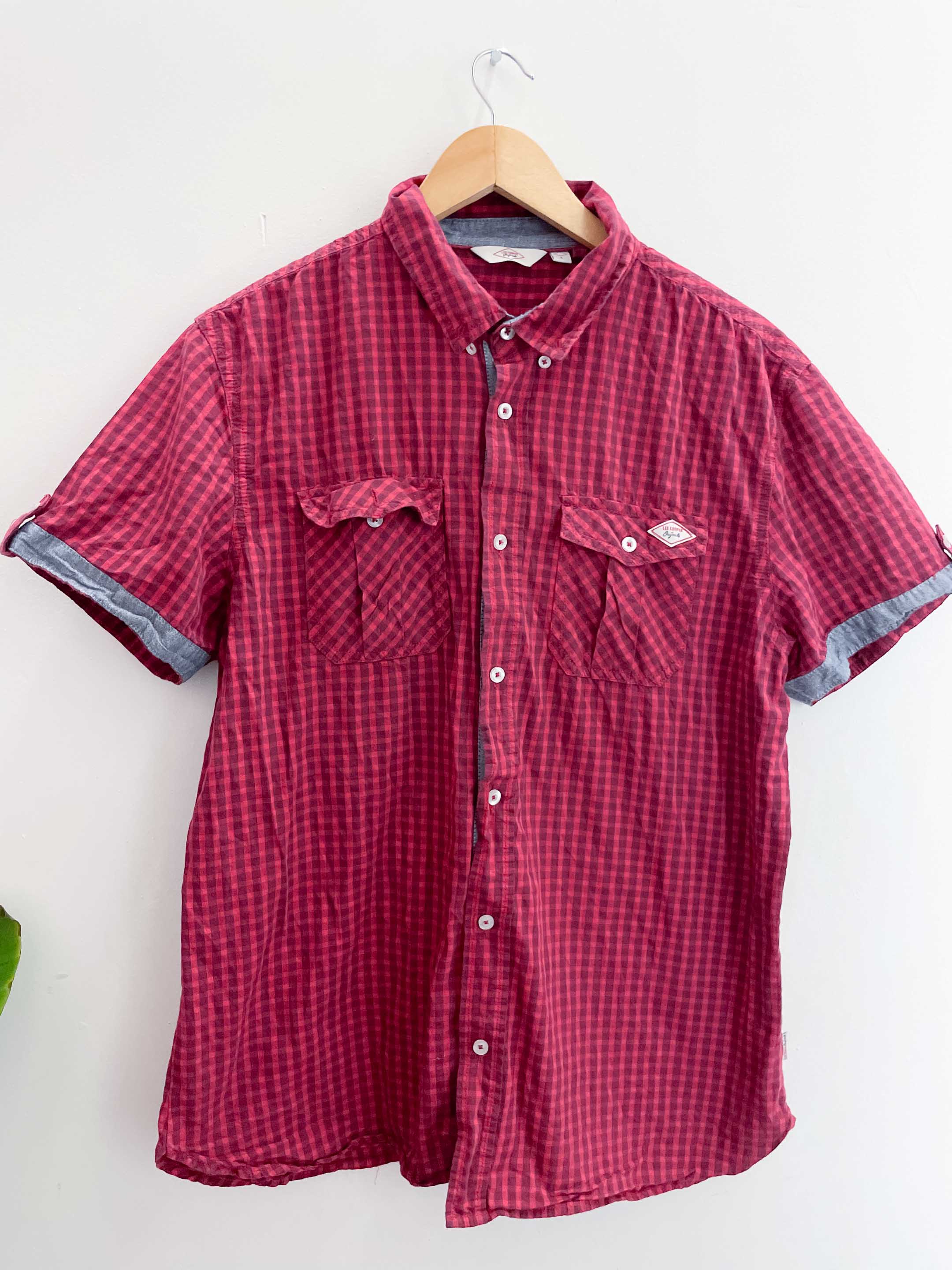 Vintage red patterned medium short sleeve shirt