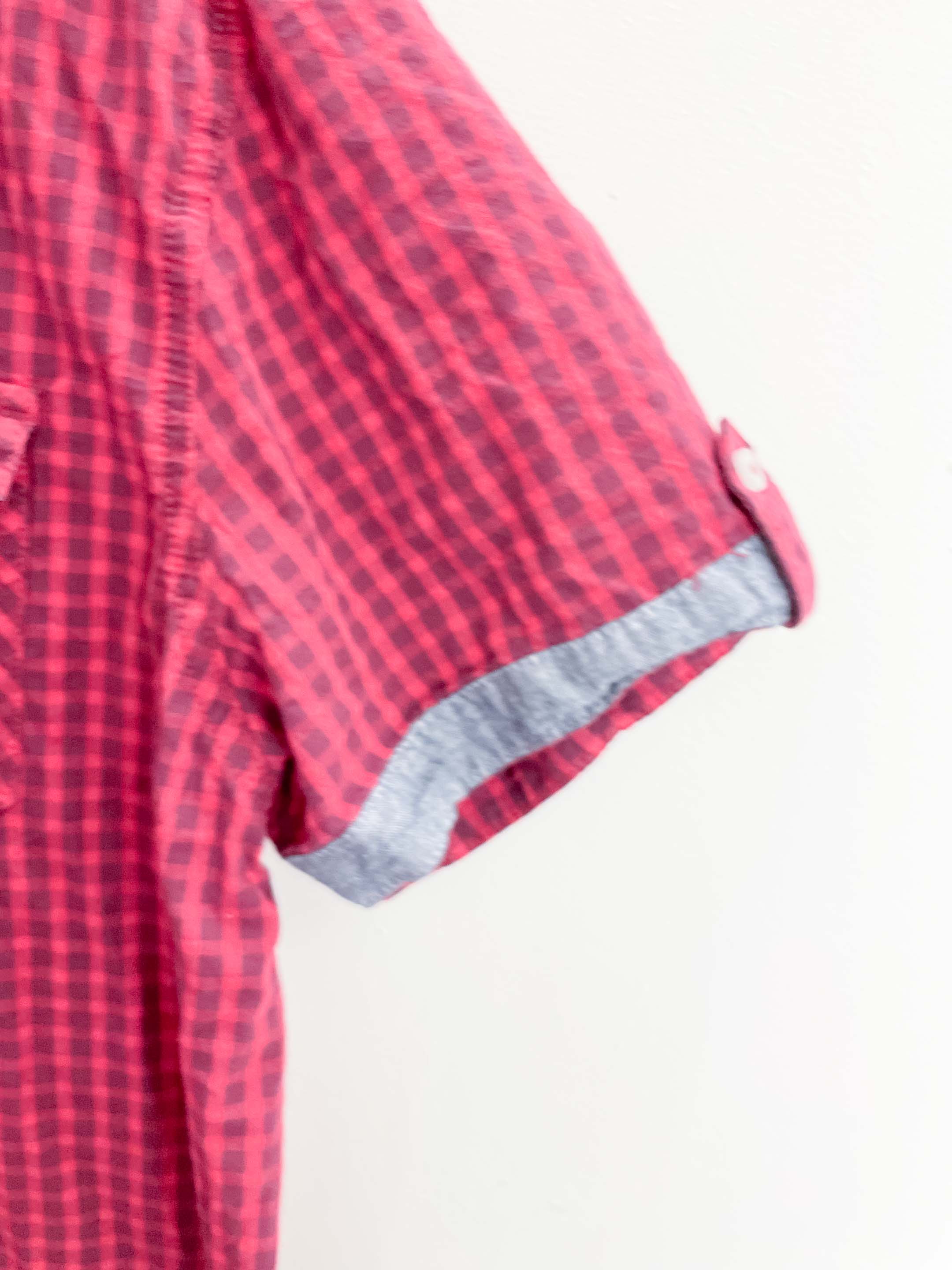 Vintage red patterned medium short sleeve shirt