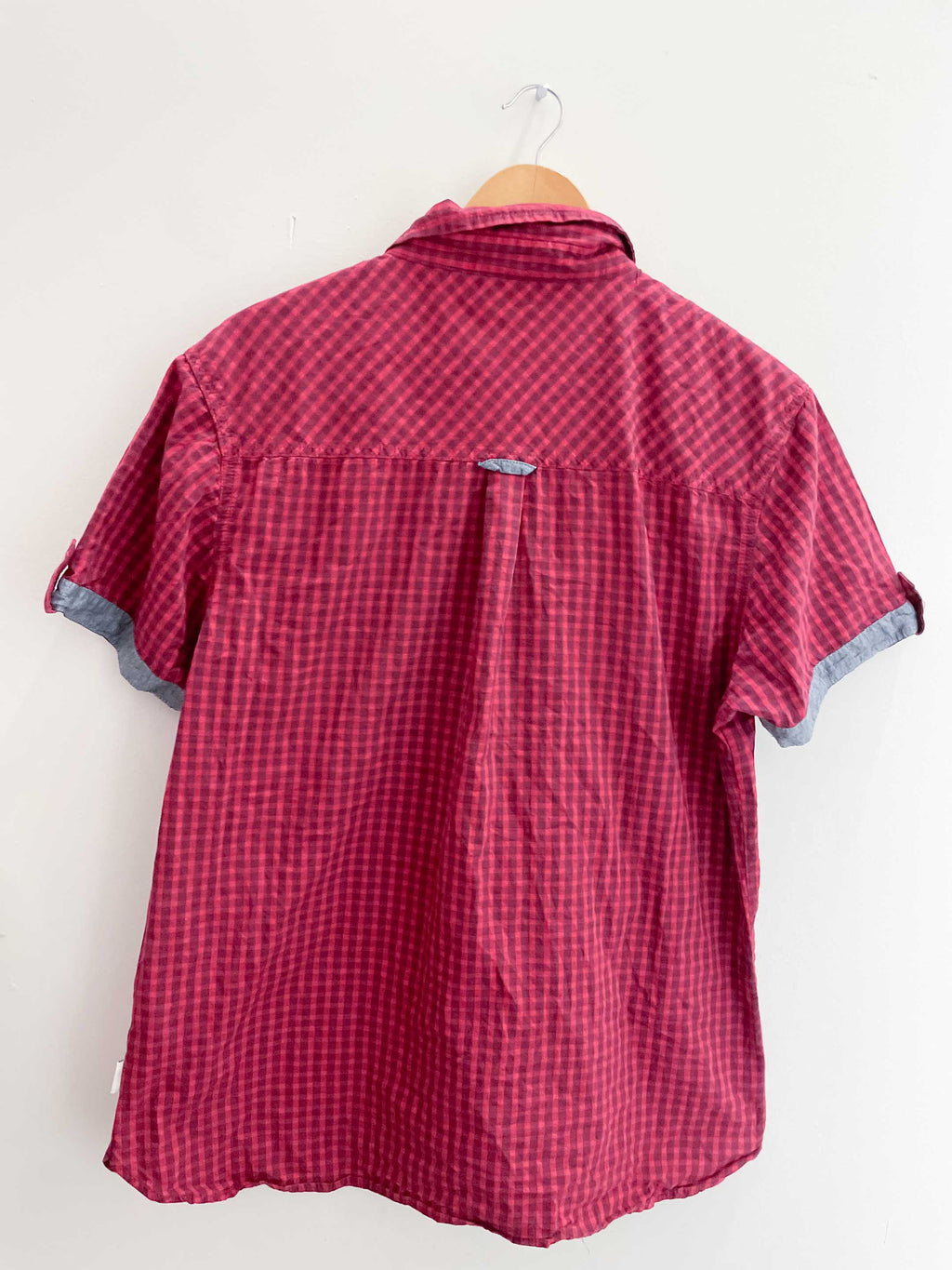 Vintage red patterned medium short sleeve shirt