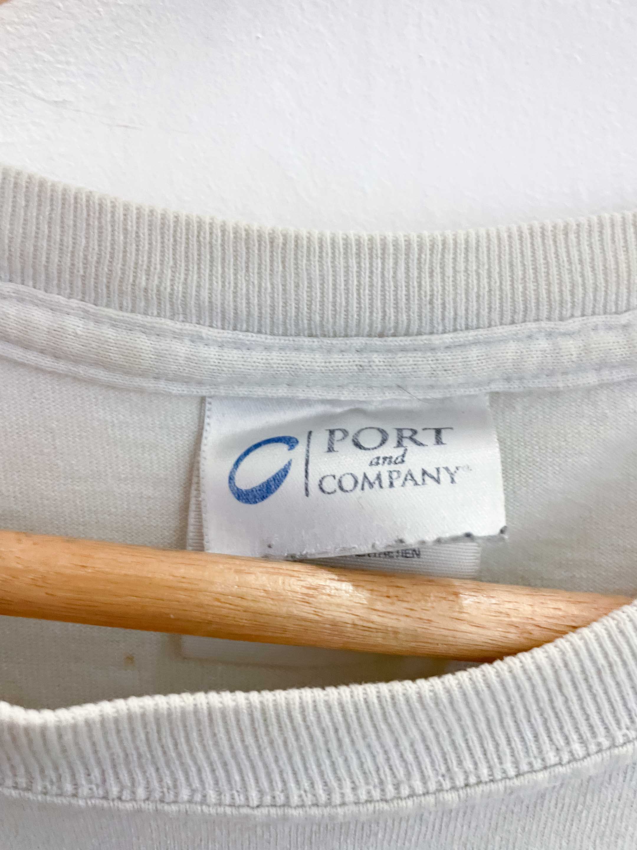 Vintage port and country small cream tshirt