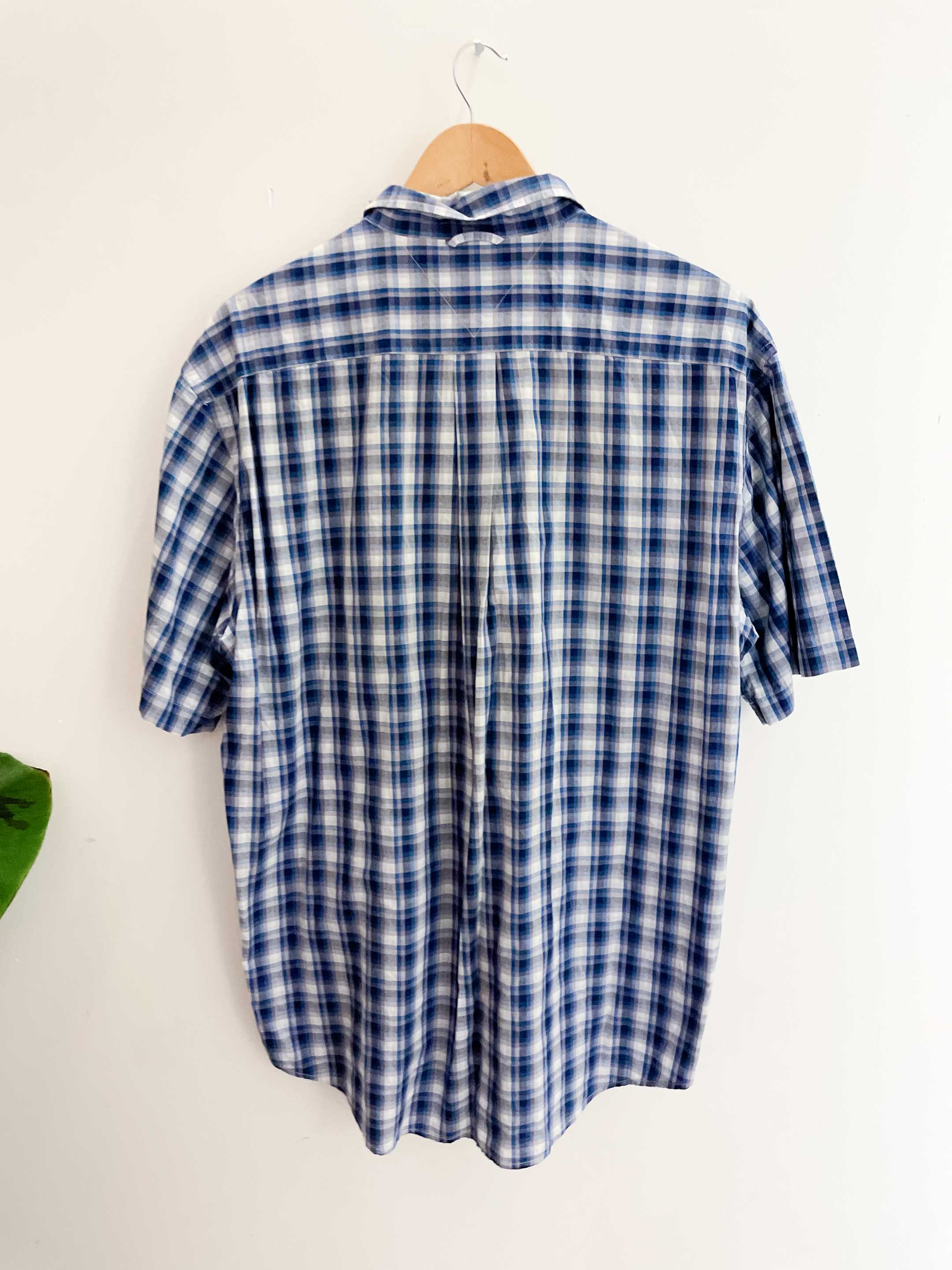 Vintage blue tommy hilfiger checkered mens short sleeve large shirt