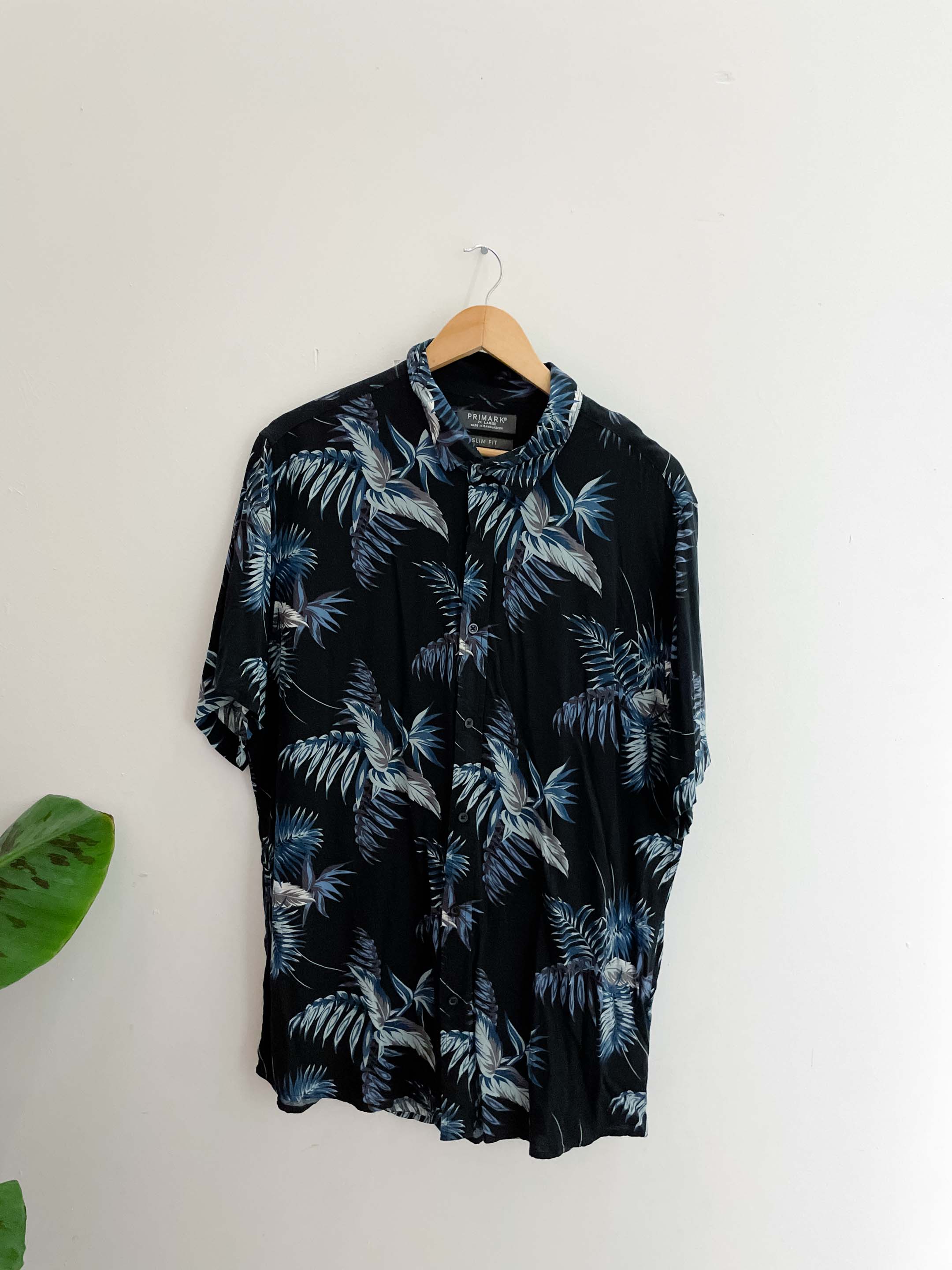 Vintage primark blue floral patterned mens short sleeve medium shirt