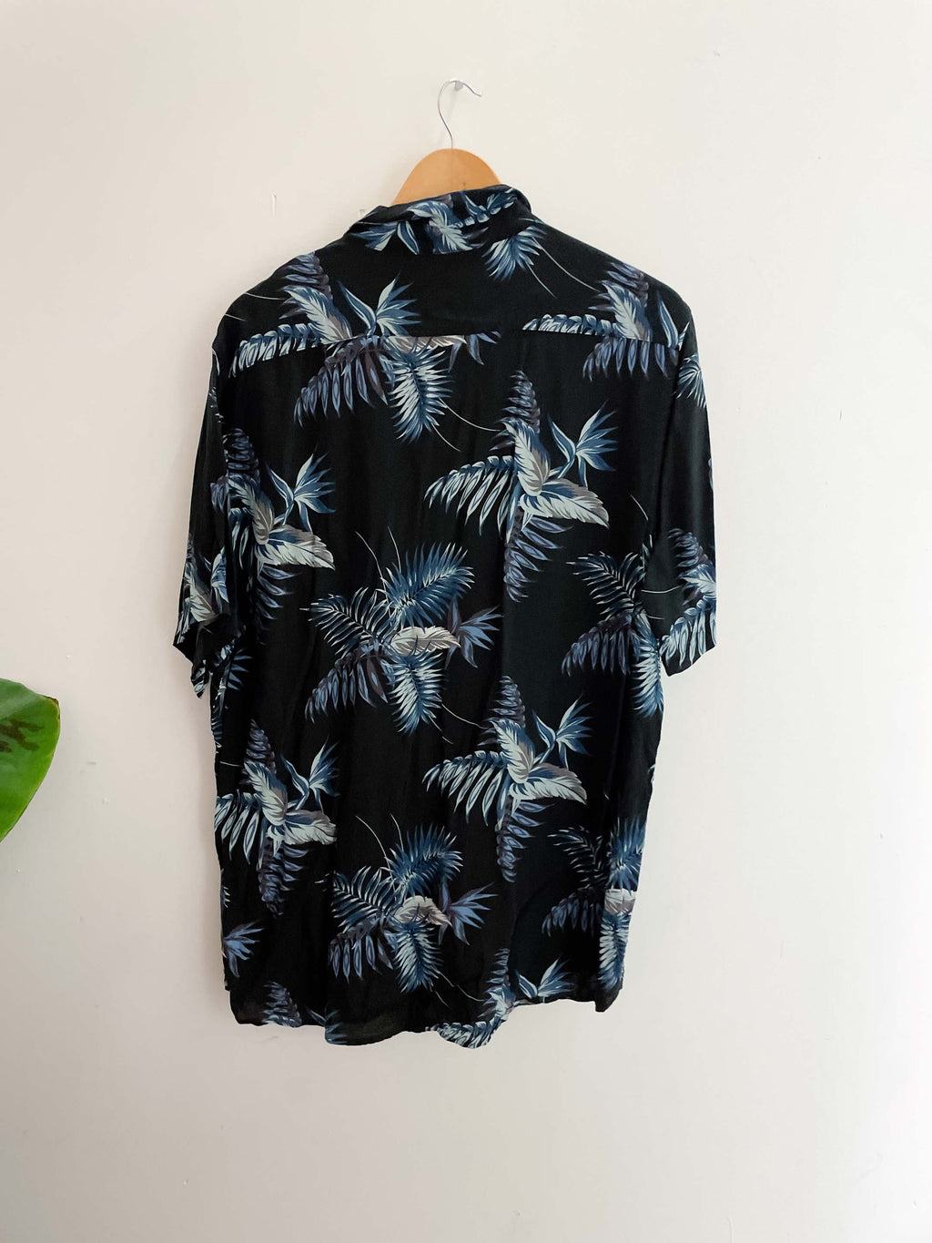 Vintage primark blue floral patterned mens short sleeve medium shirt