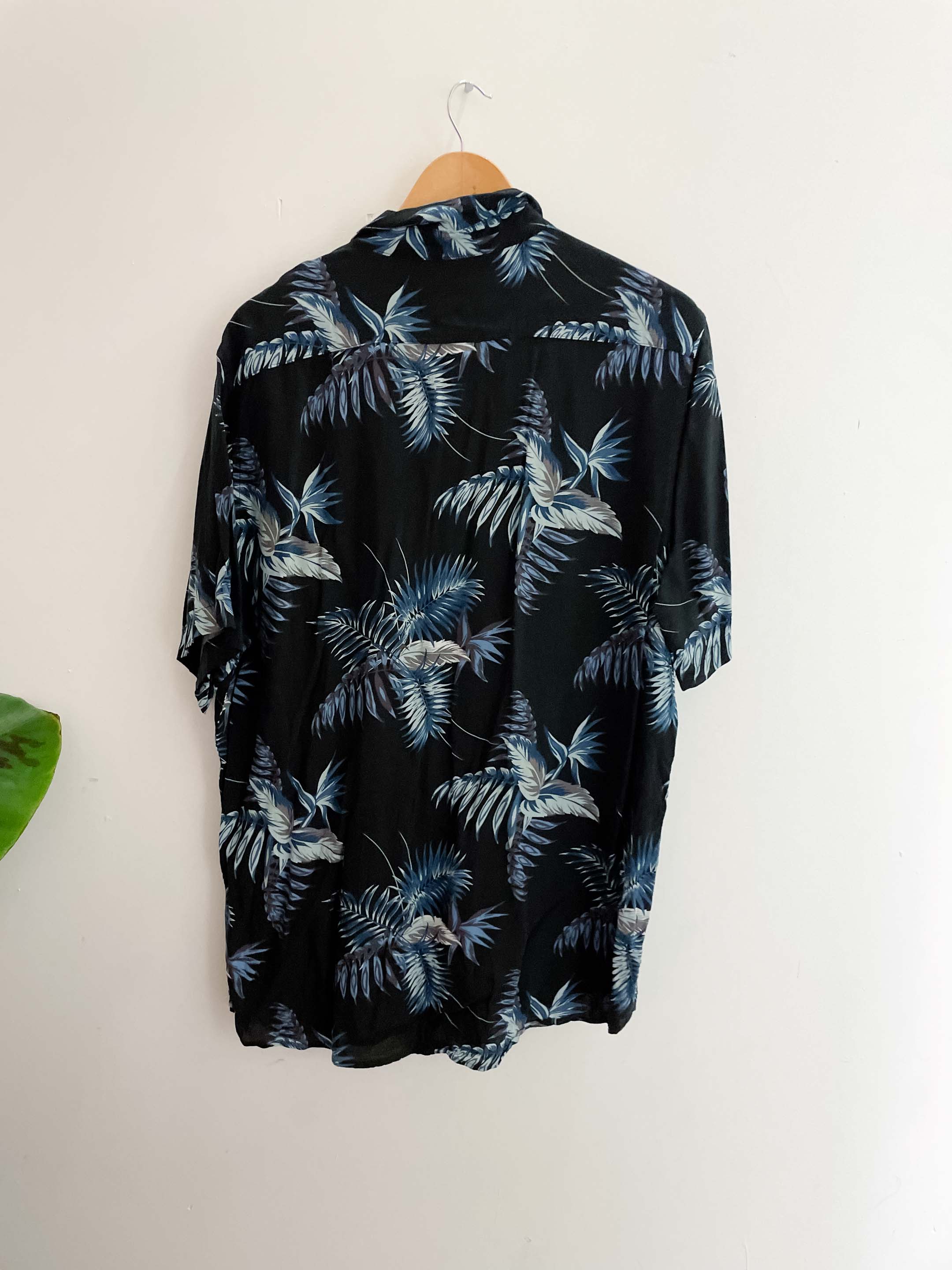 Vintage primark blue floral patterned mens short sleeve medium shirt