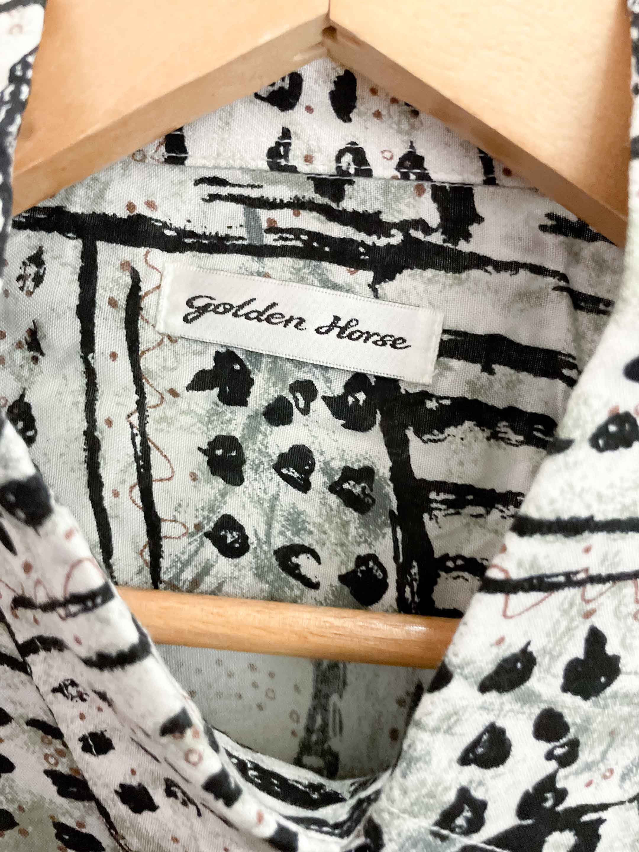 Vintage golden horse white and black printed pattern mens short sleeve shirt size m