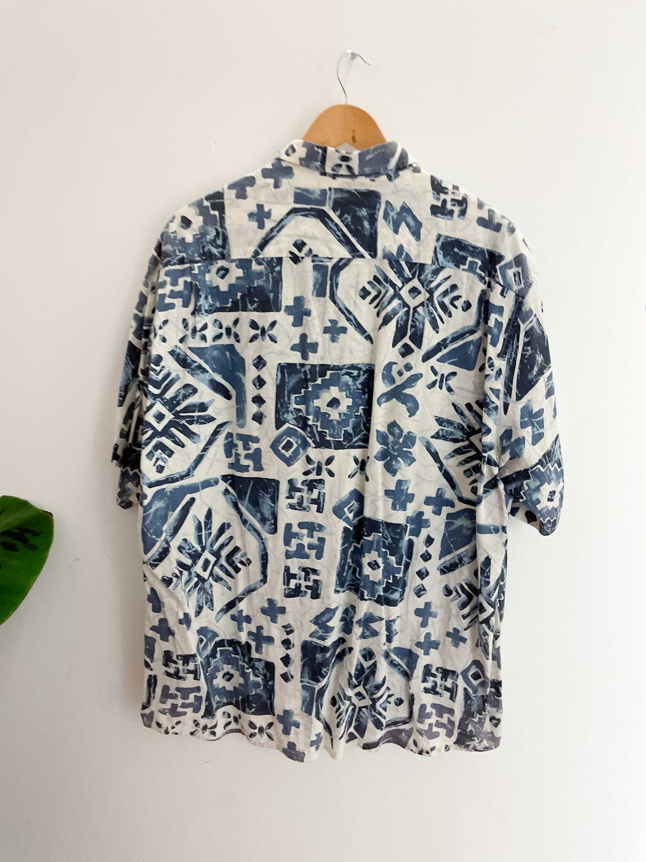 Vintage per l'uomo white abstract patterned mens short sleeve medium shirt