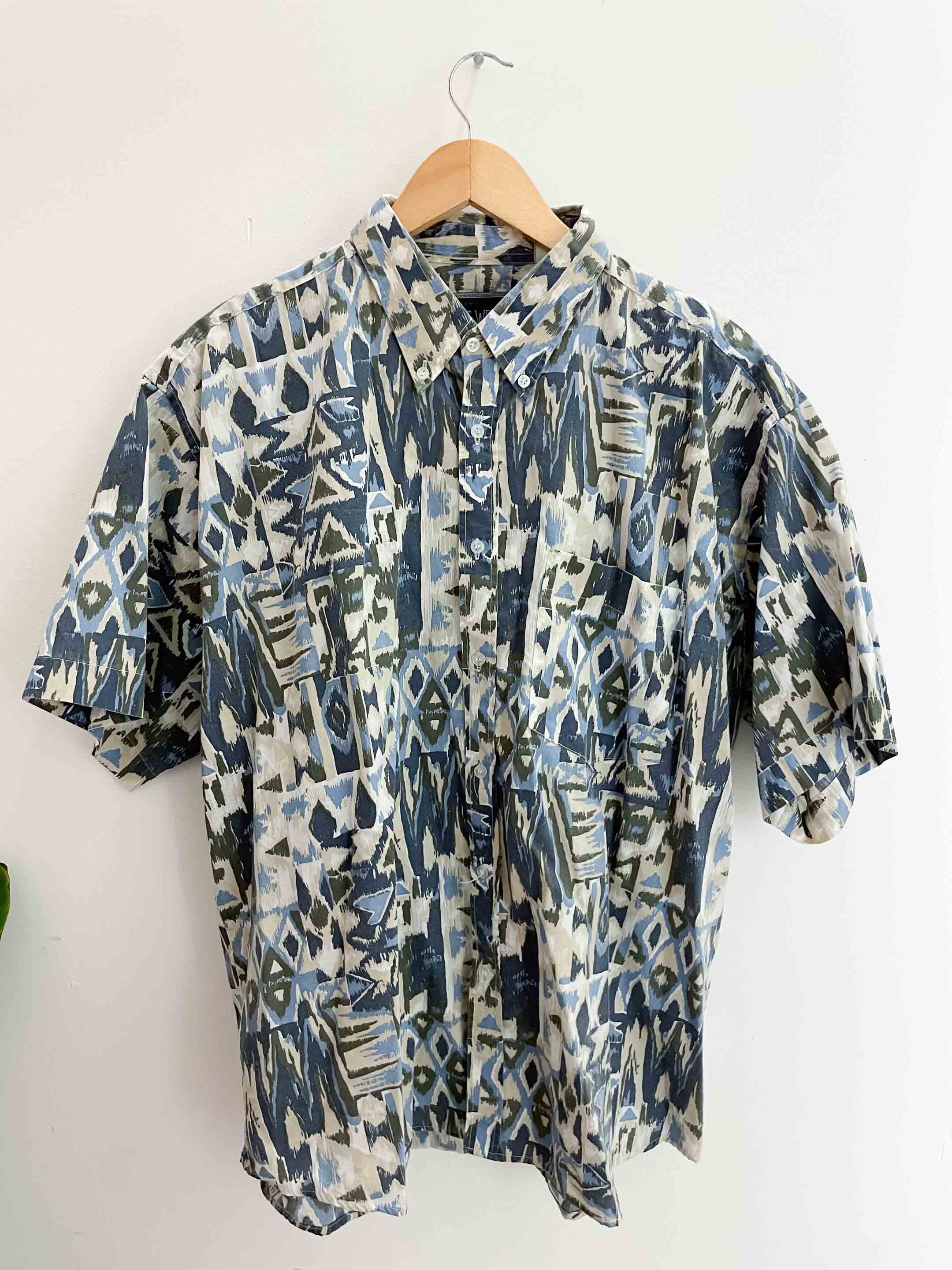 Vintage trade mark blue abstract pattern mens short sleeve medium shirt