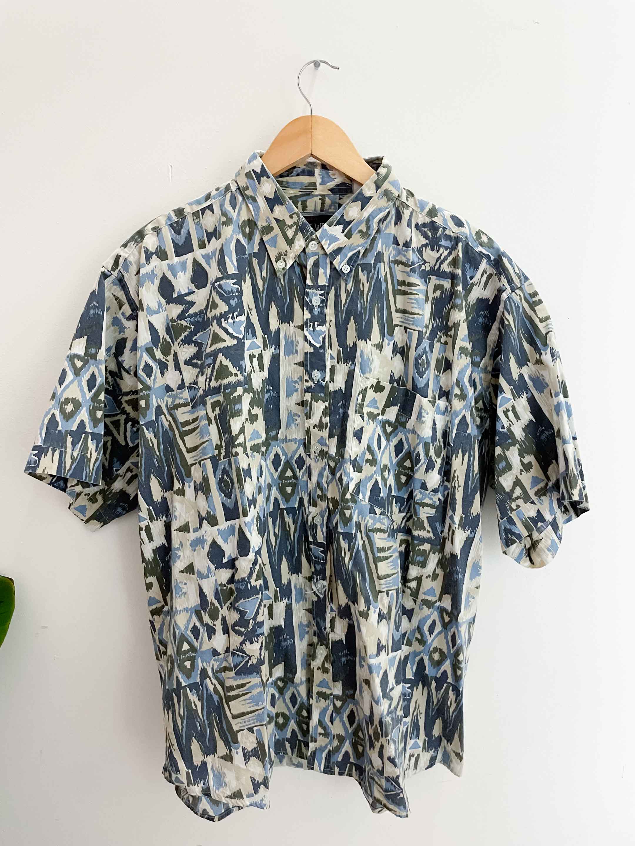 Vintage trade mark blue abstract pattern mens short sleeve medium shirt