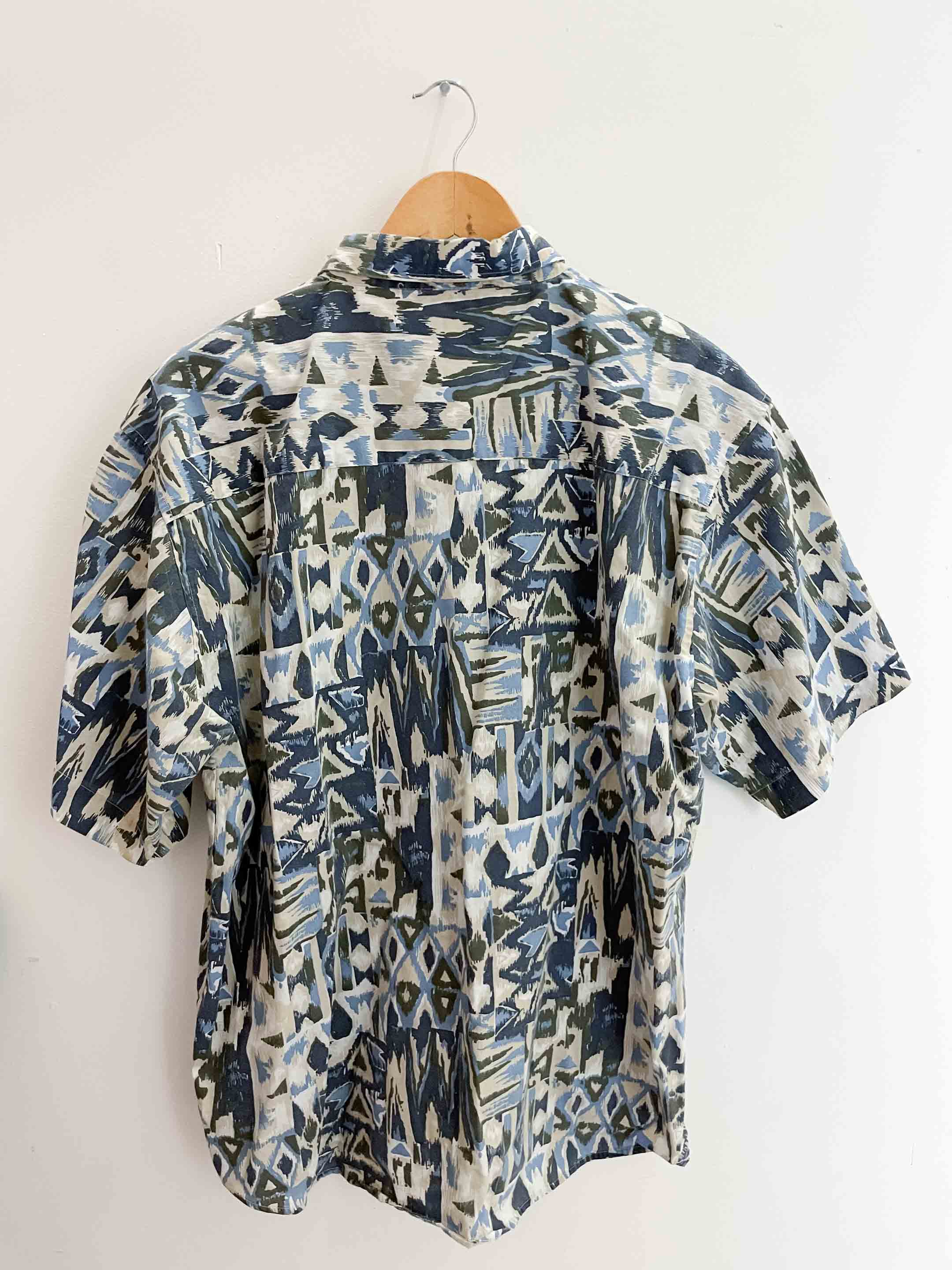 Vintage trade mark blue abstract pattern mens short sleeve medium shirt