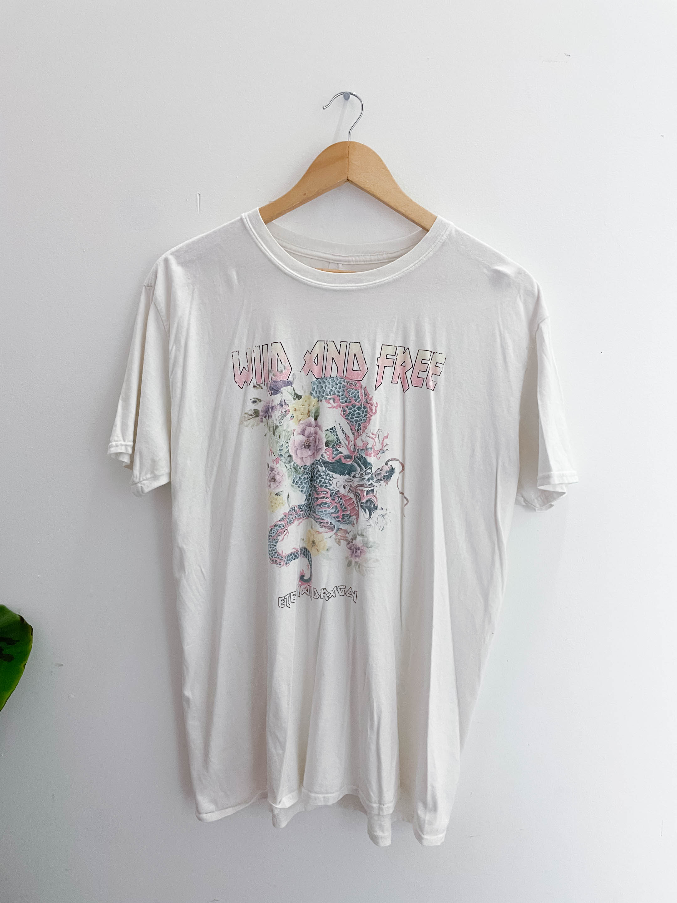 Vintage Gildan wild and free graphics white tshirt size XL