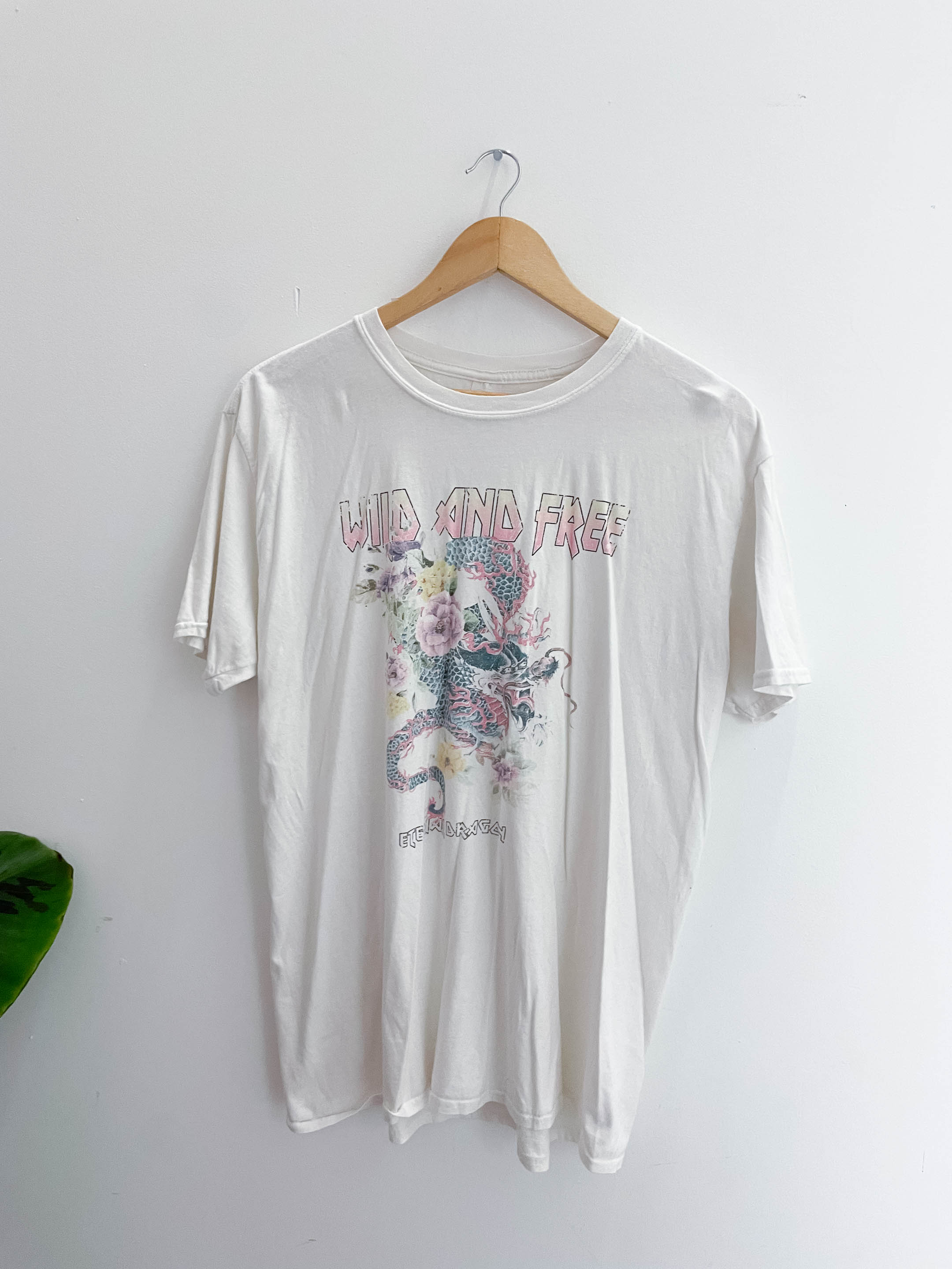 Vintage Gildan wild and free graphics white tshirt size XL