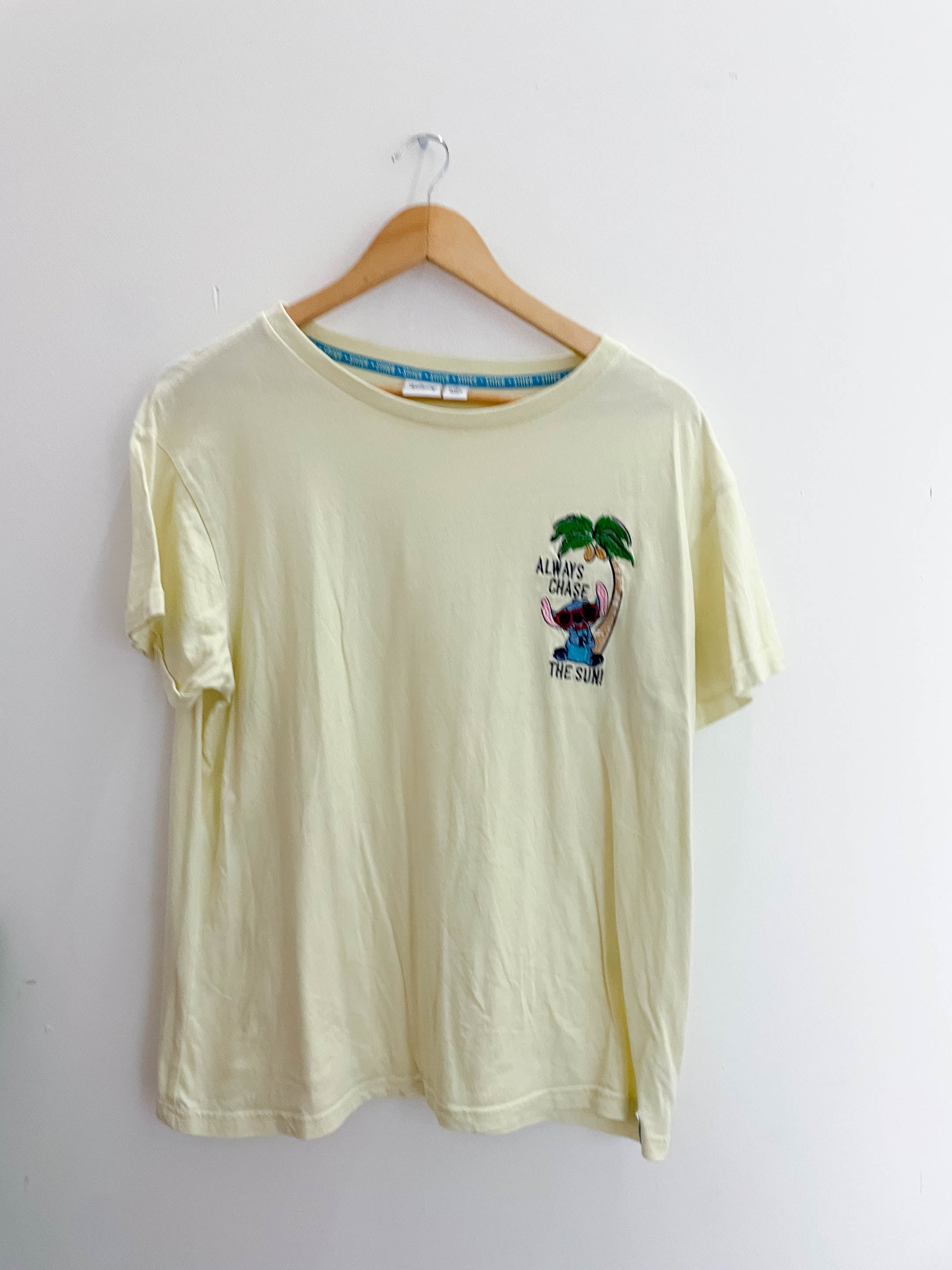 Vintage disney graphics yellow large tshirt