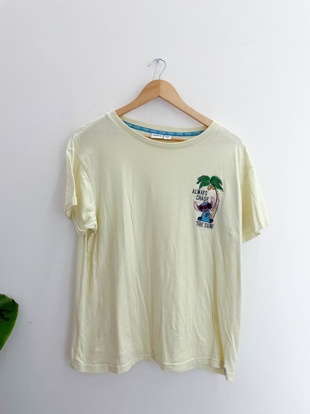 Vintage disney graphics yellow large tshirt