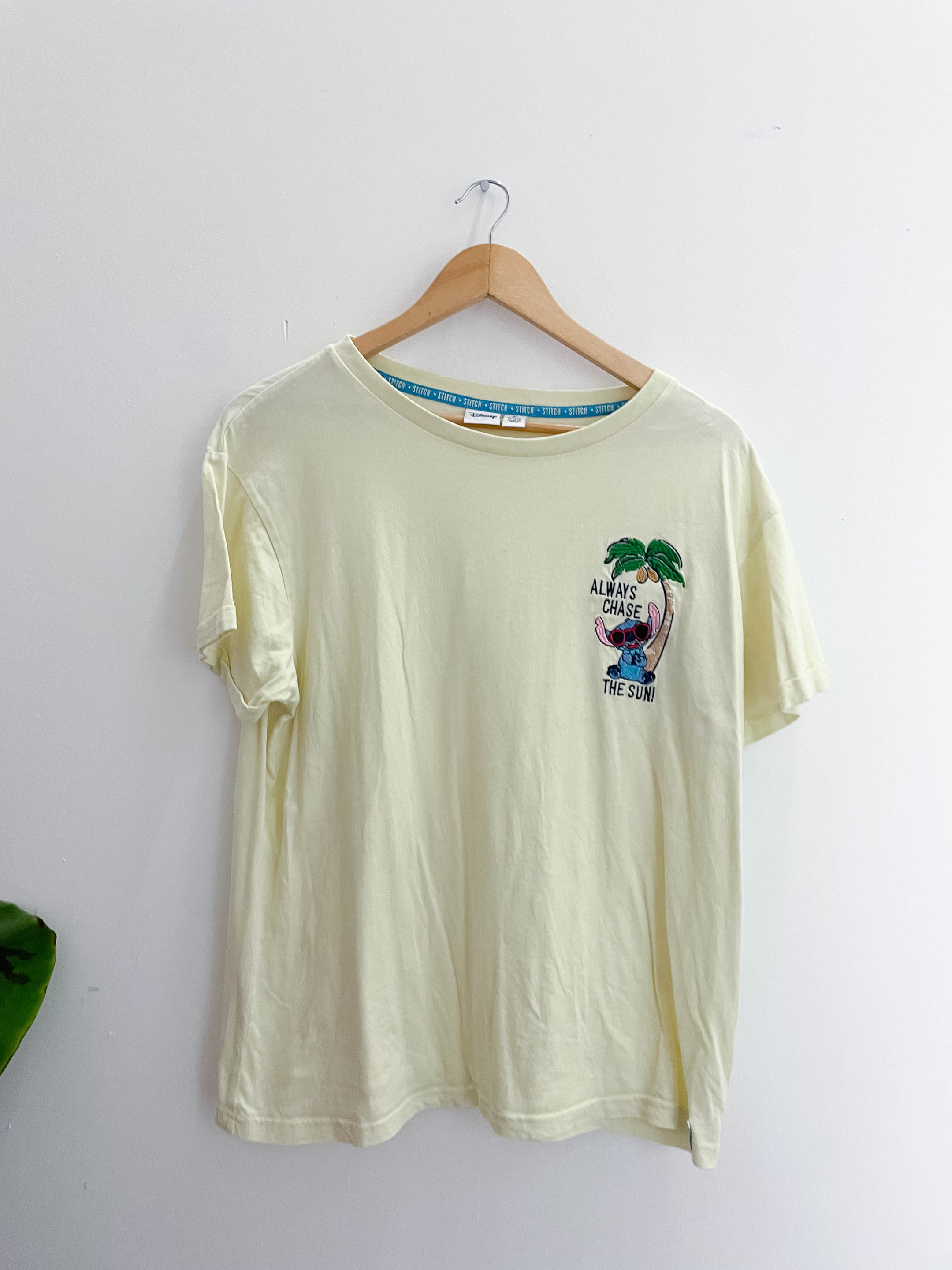 Vintage disney graphics yellow large tshirt