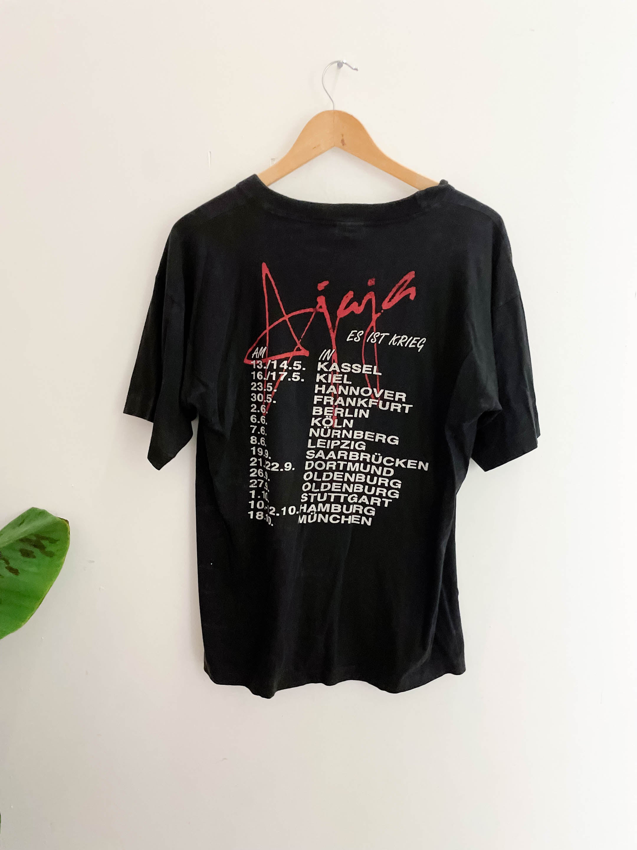 Vintage marius alaja graphics black medium tshirts