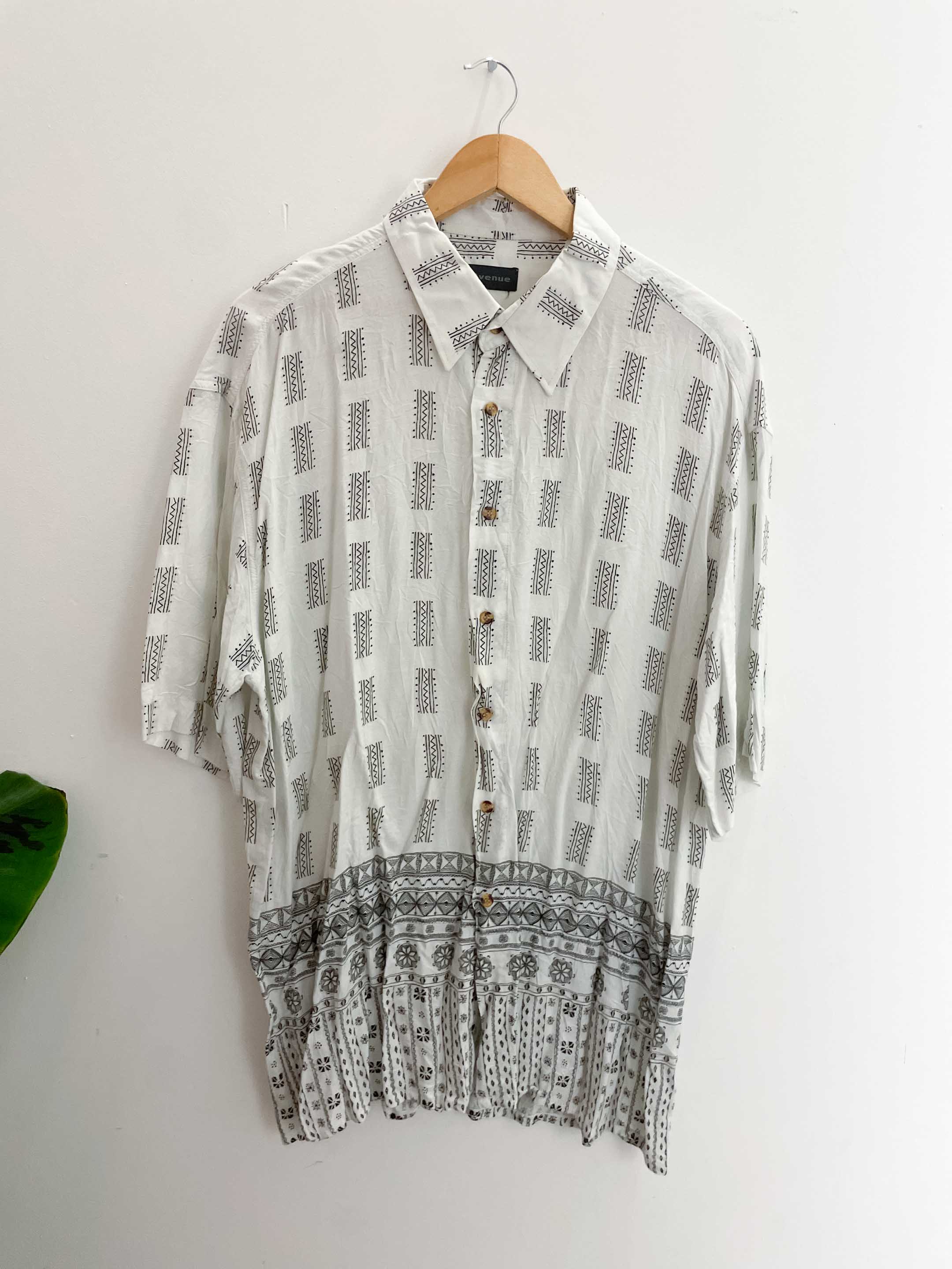 Vintage 8th Avenue white abstract patterned short sleeve mens shirt size Xl