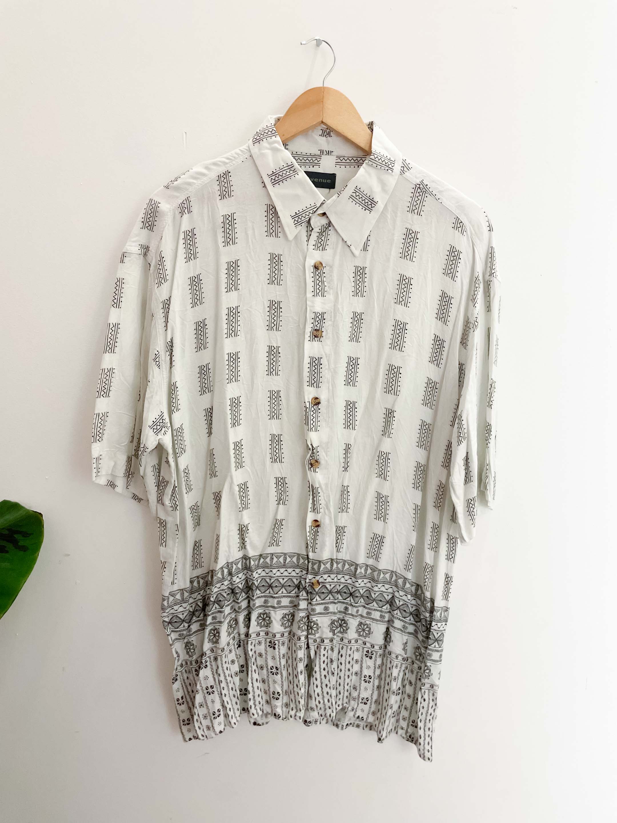 Vintage 8th Avenue white abstract patterned short sleeve mens shirt size Xl