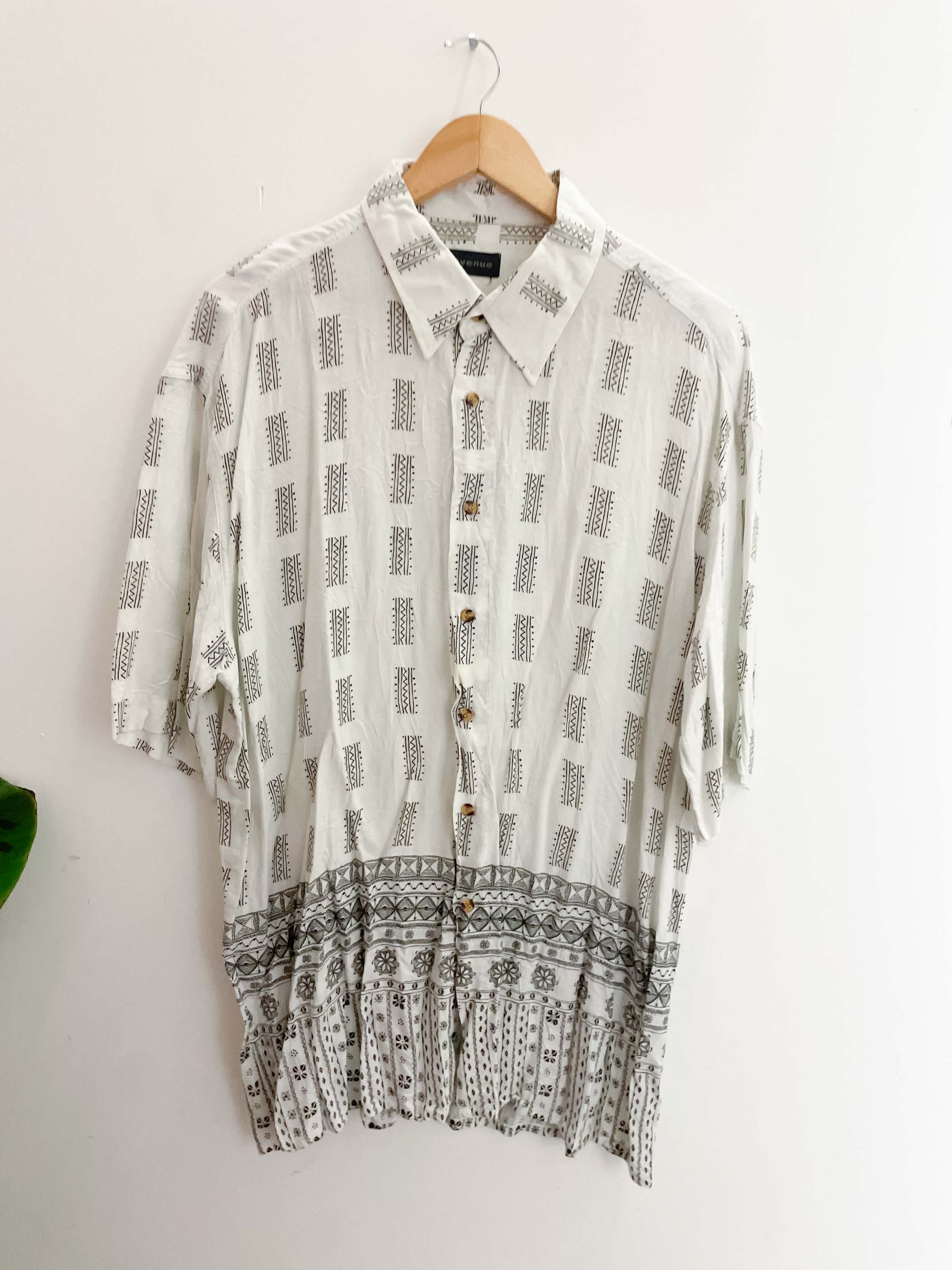 Vintage 8th Avenue white abstract patterned short sleeve mens shirt size Xl