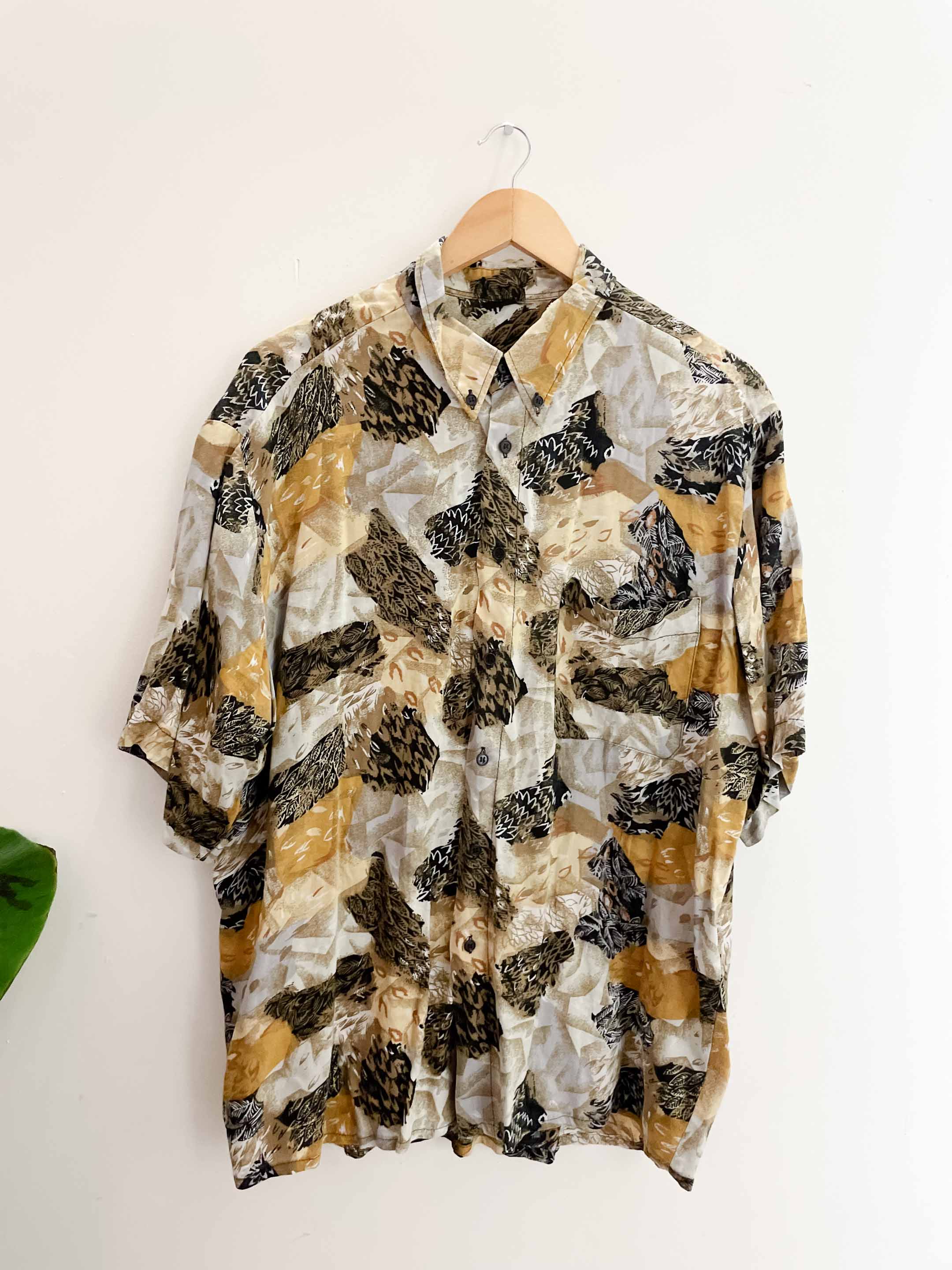 Vintage brown collage print mens medium short sleeve shirt
