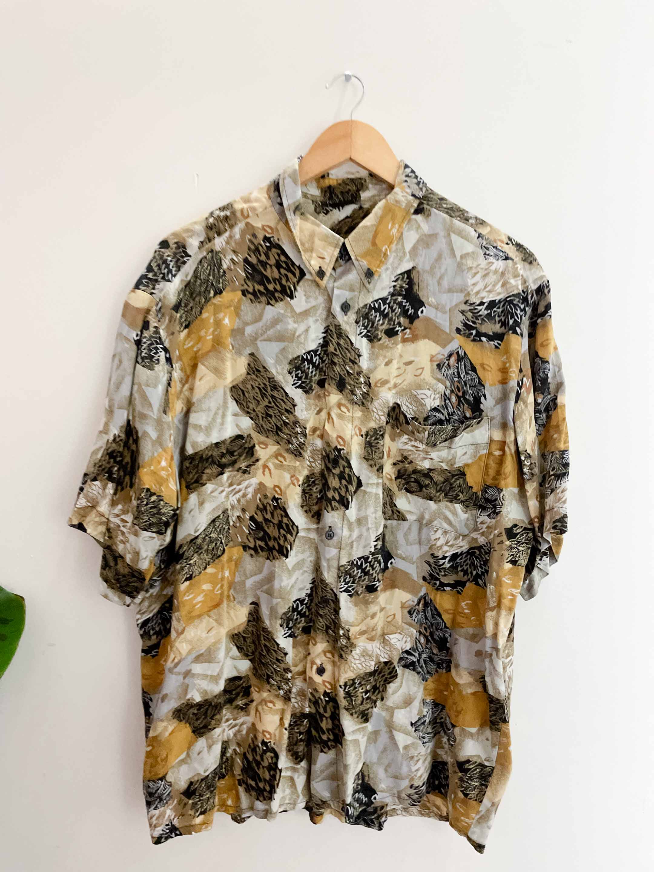 Vintage brown collage print mens medium short sleeve shirt