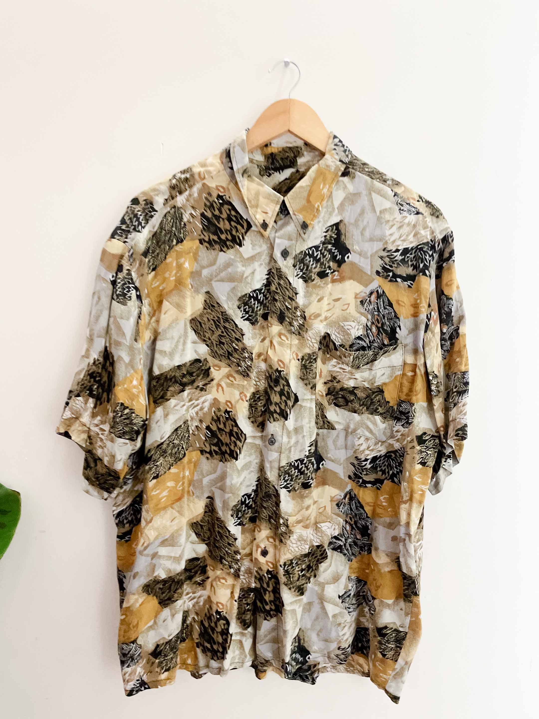 Vintage brown collage print mens medium short sleeve shirt