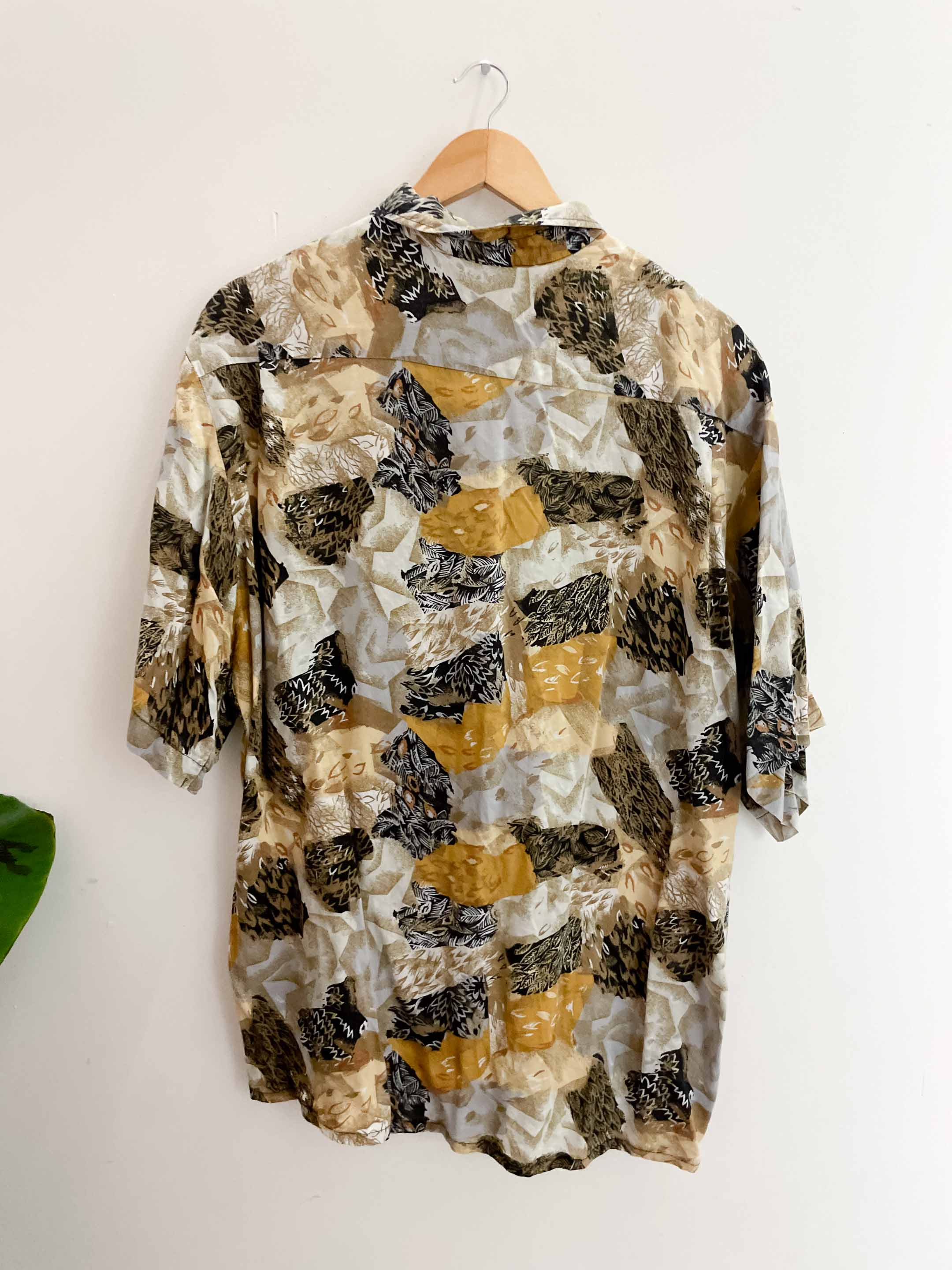 Vintage brown collage print mens medium short sleeve shirt