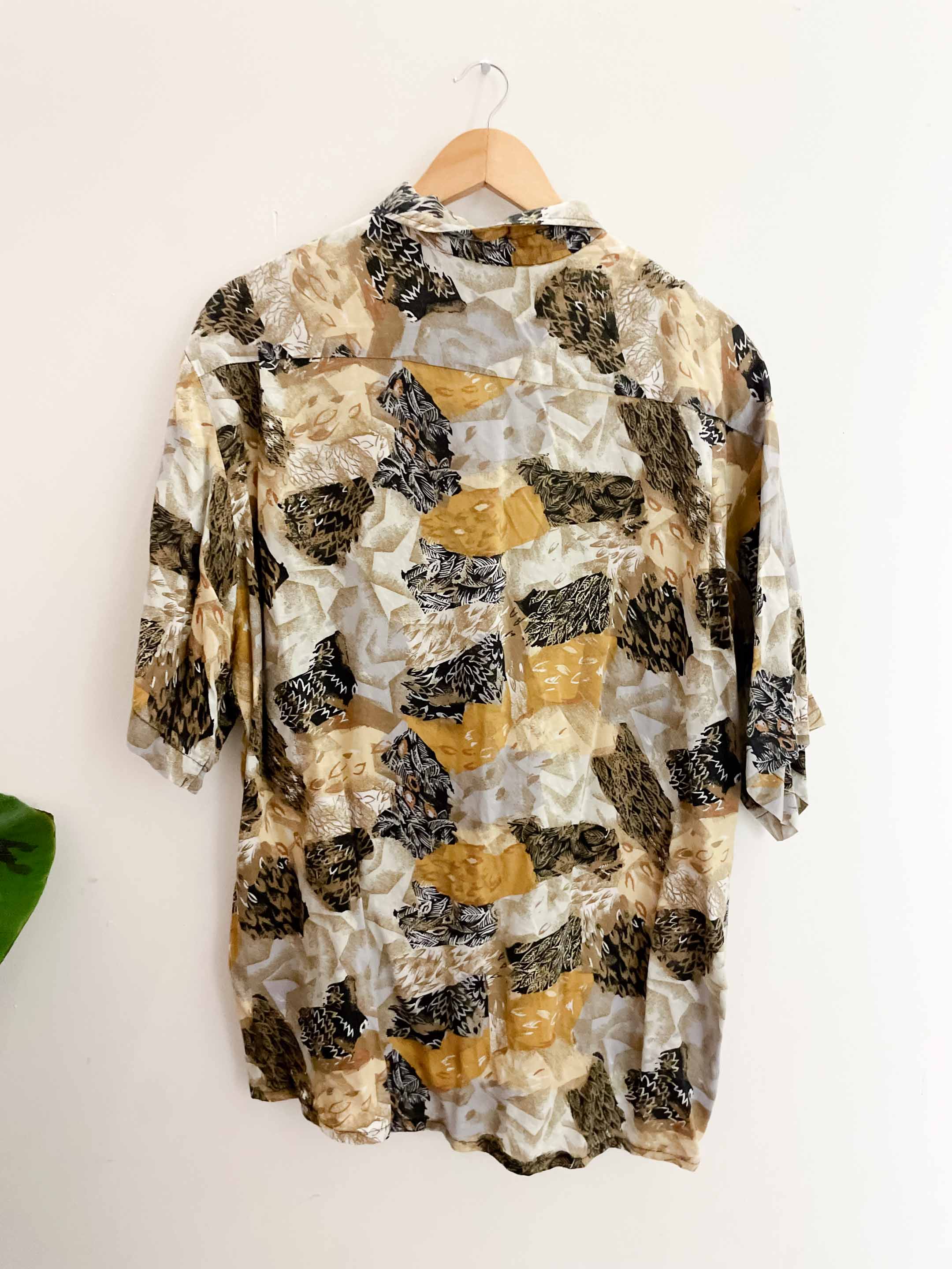 Vintage brown collage print mens medium short sleeve shirt