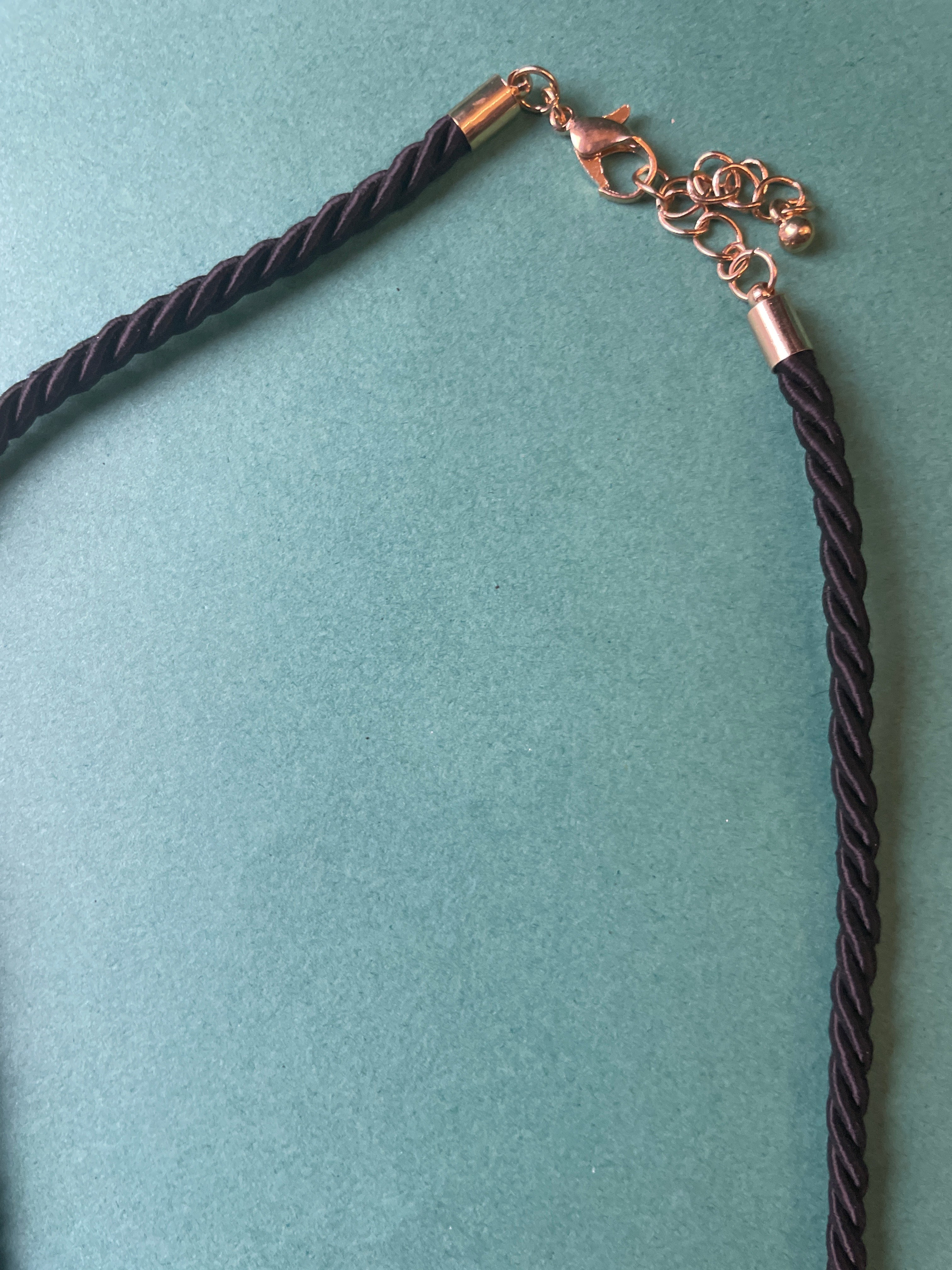 GOAH Black threaded women's necklace with purple and red pendant