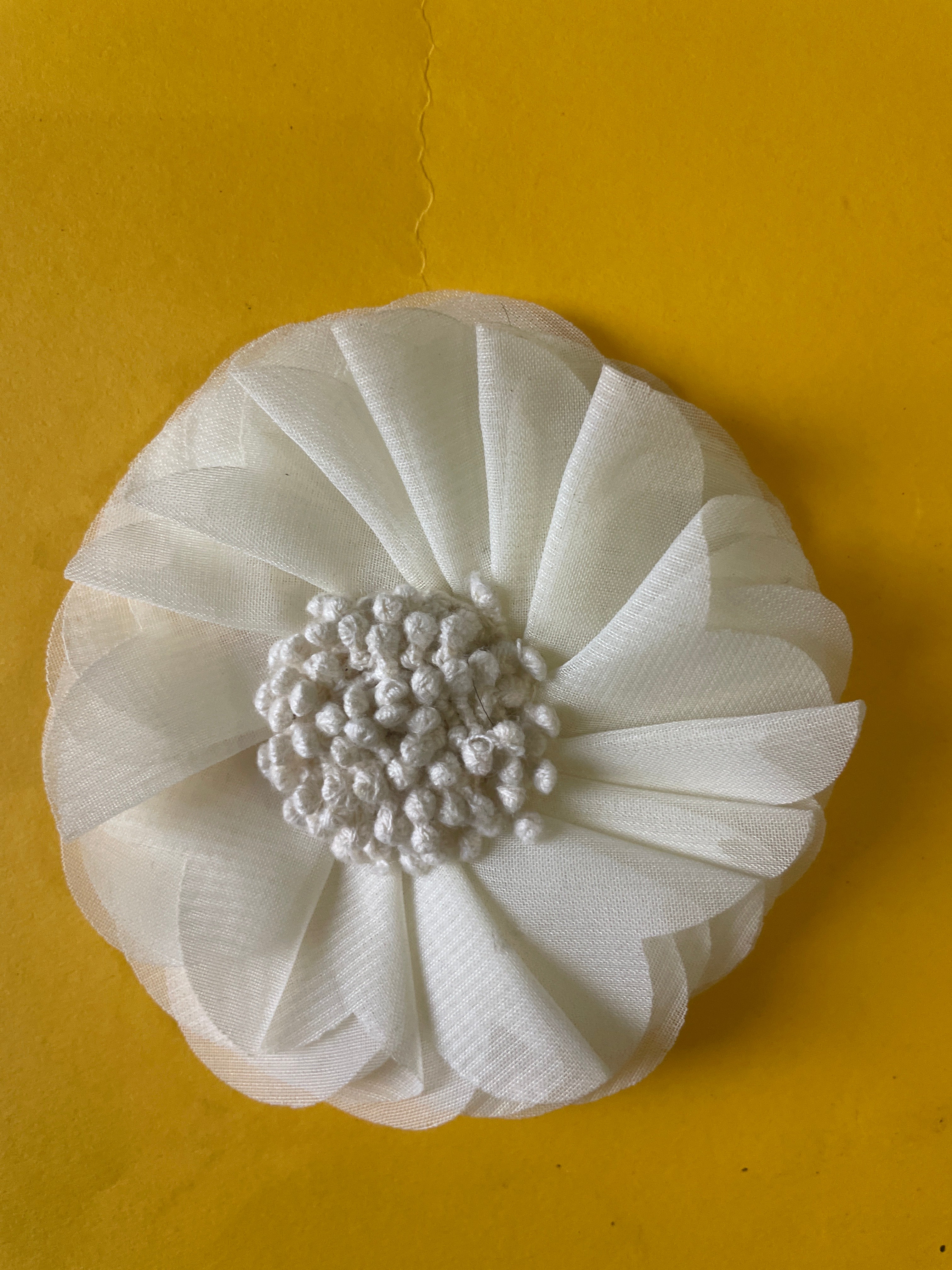 GOAH Flowery white hair clip