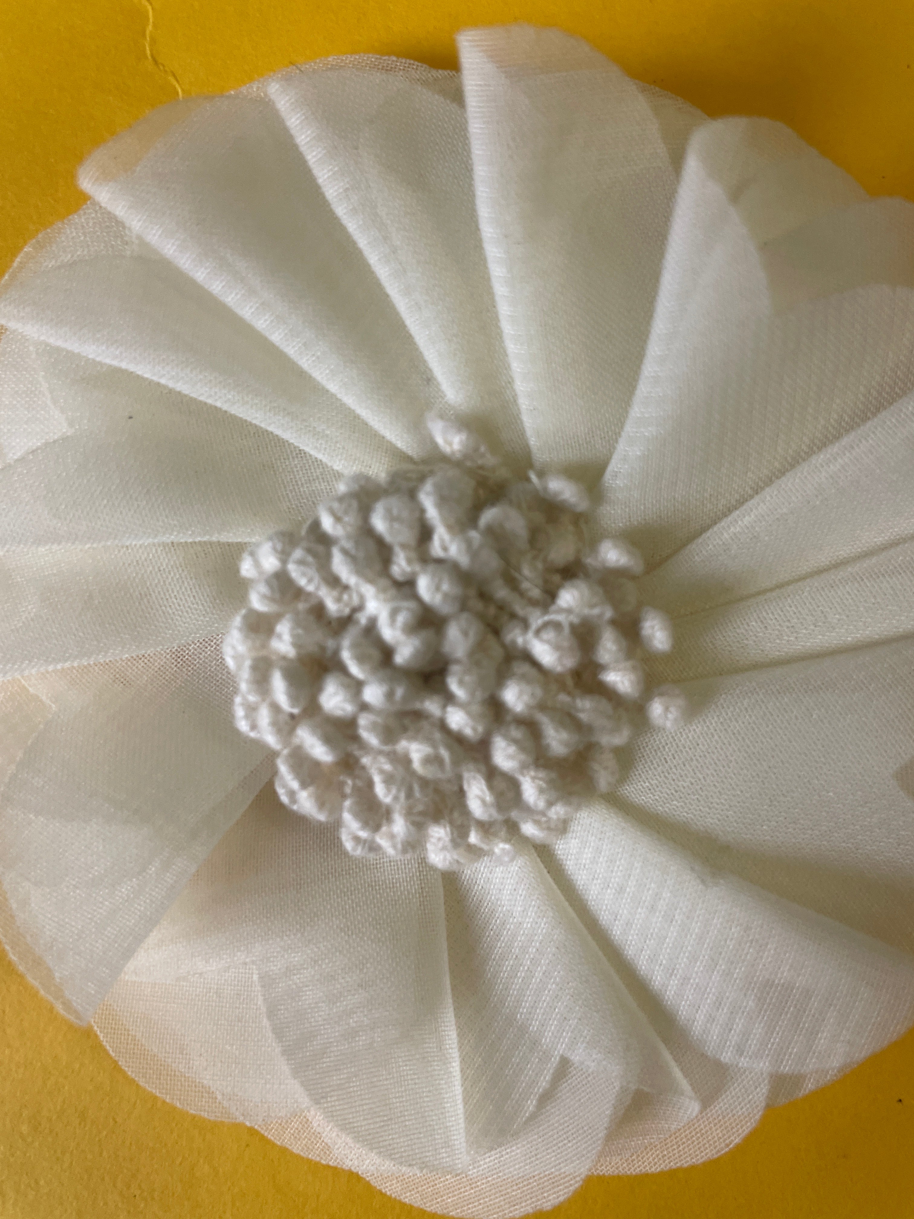 GOAH Flowery white hair clip