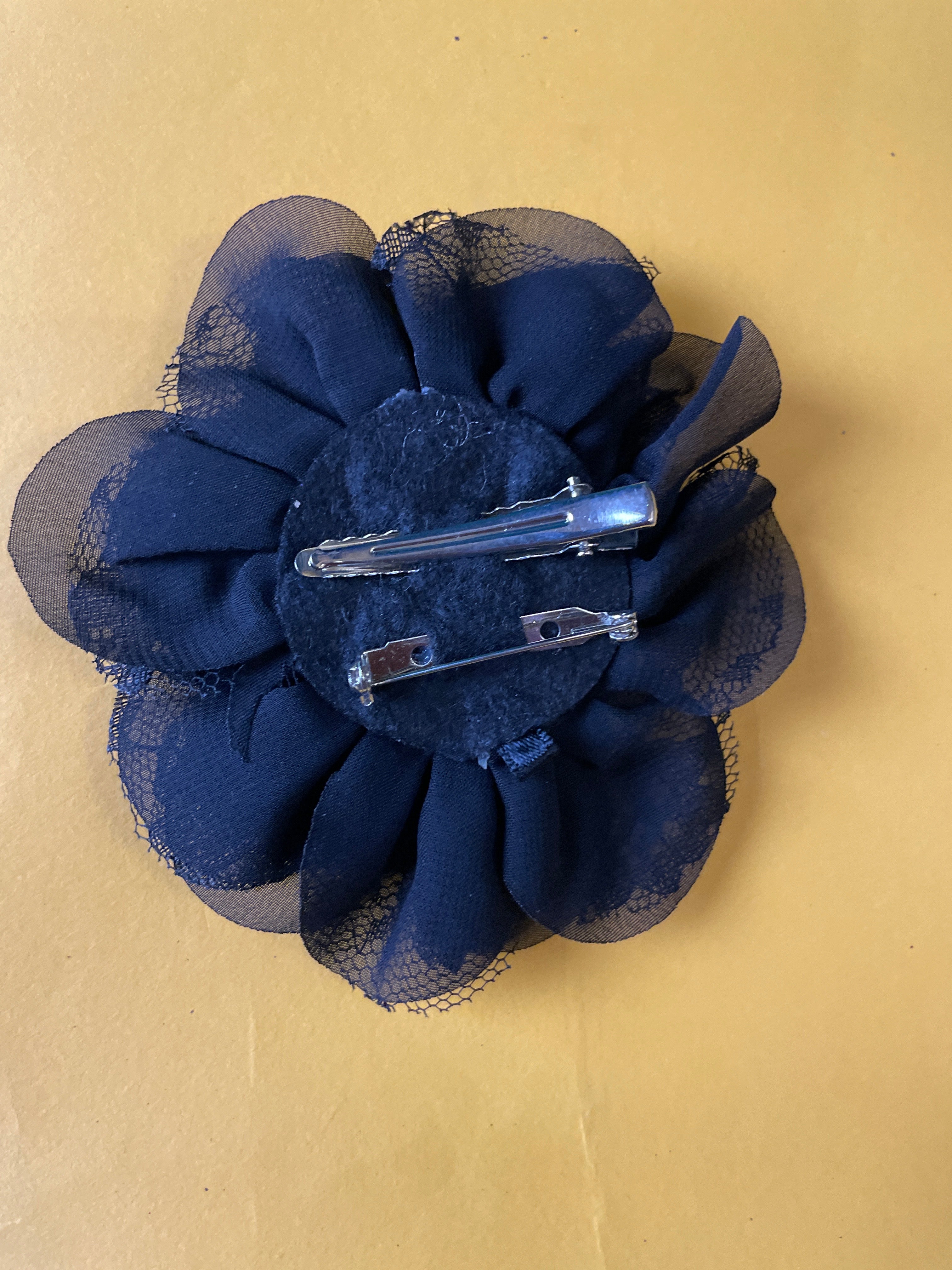 GOAH Black flowery hair clip with tiny net