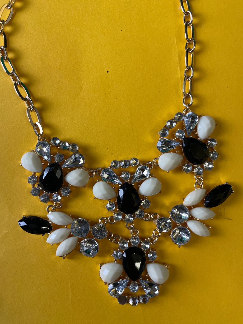 GOAH Silver chain women's necklace with flowery crystal white and black pendant