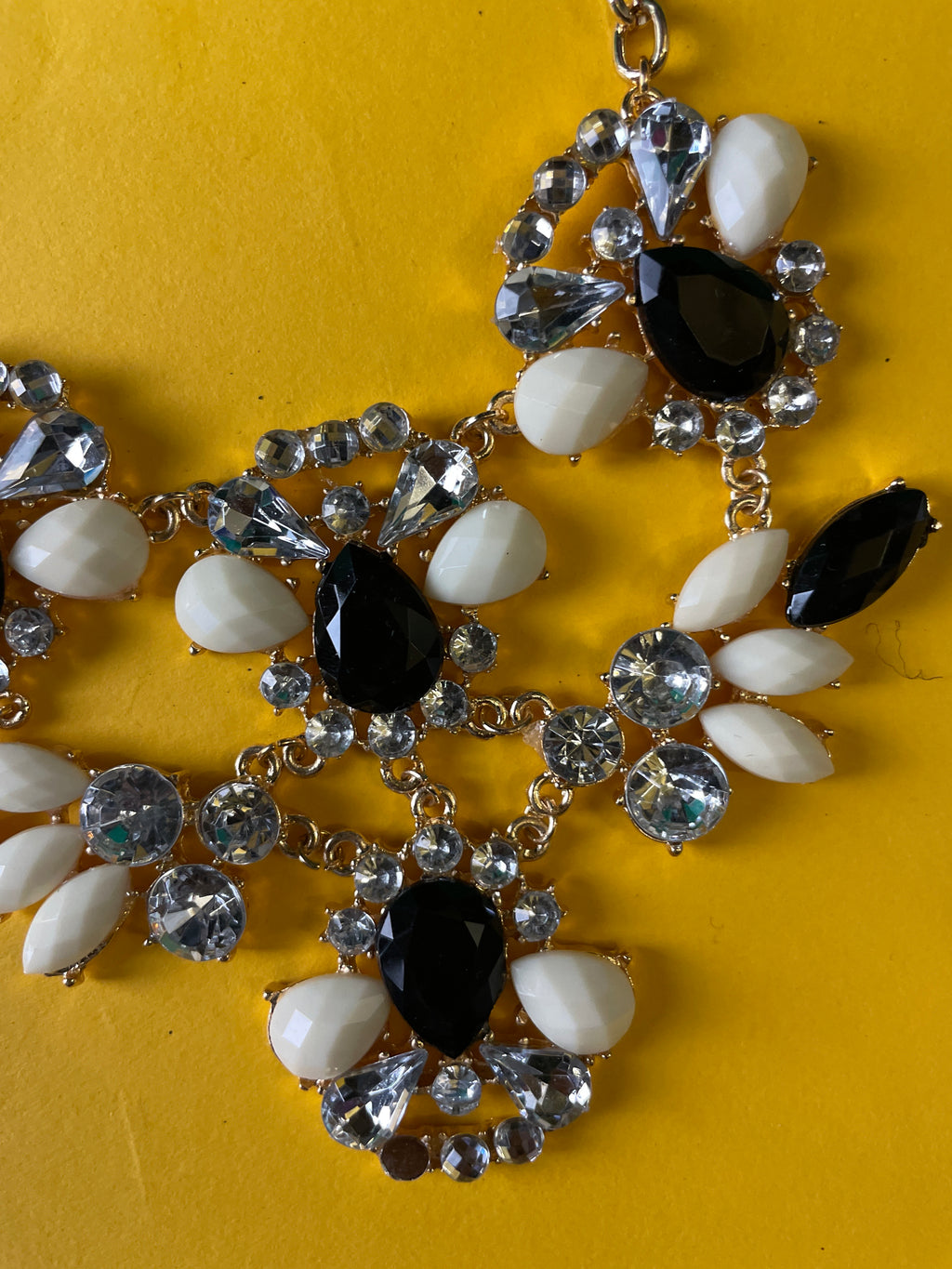 GOAH Silver chain women's necklace with flowery crystal white and black pendant