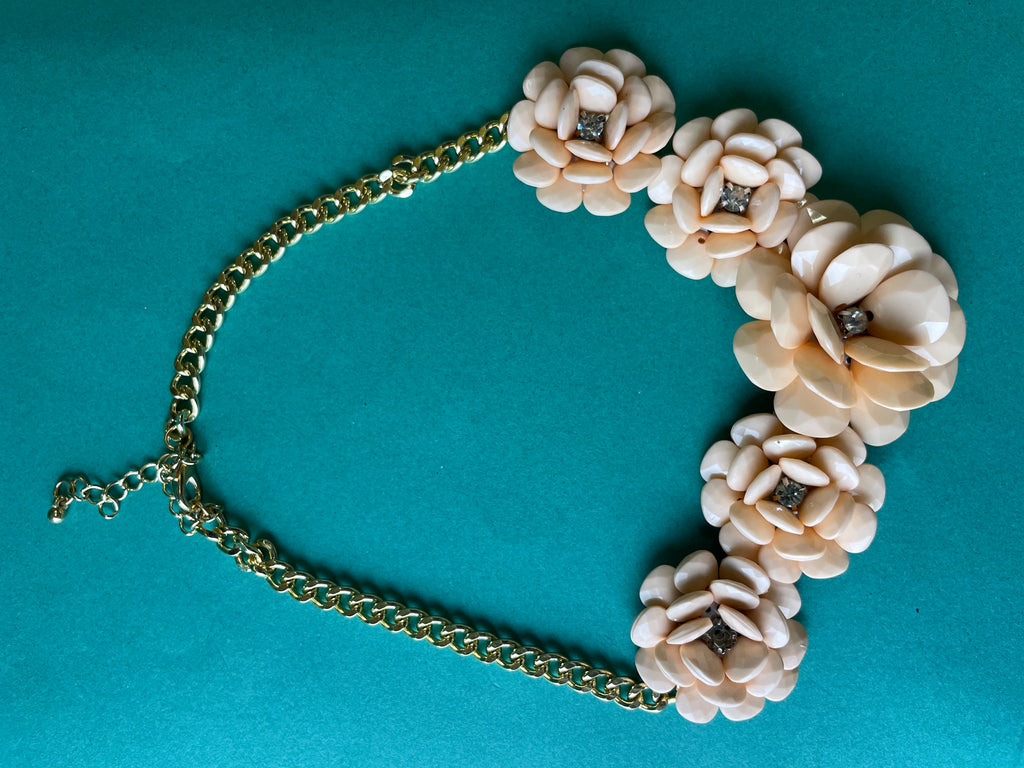 GOAH Gold chain women's necklace with flowery cream pendant