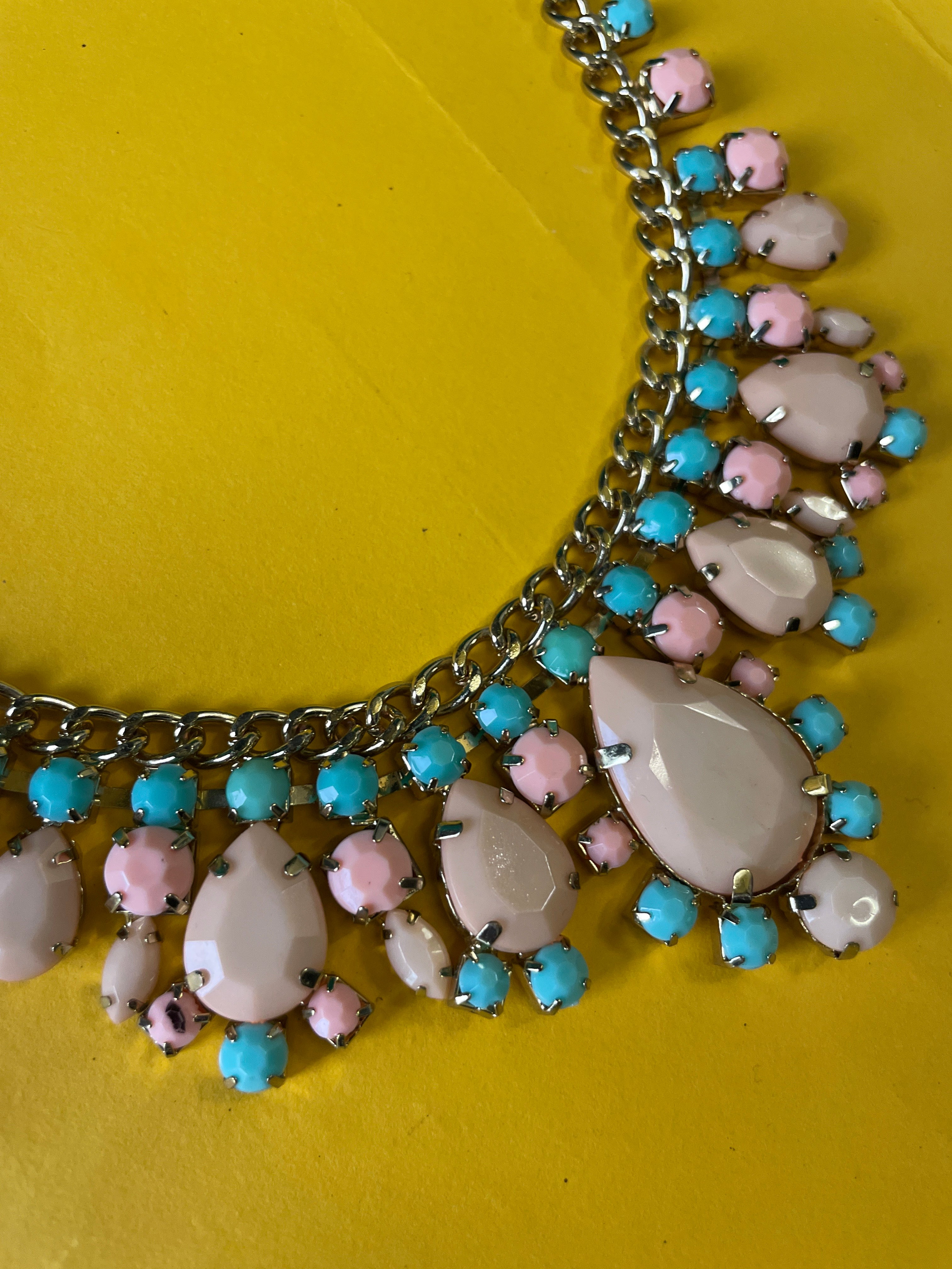 GOAH Gold chain women's necklace with peach and sky blue pendant